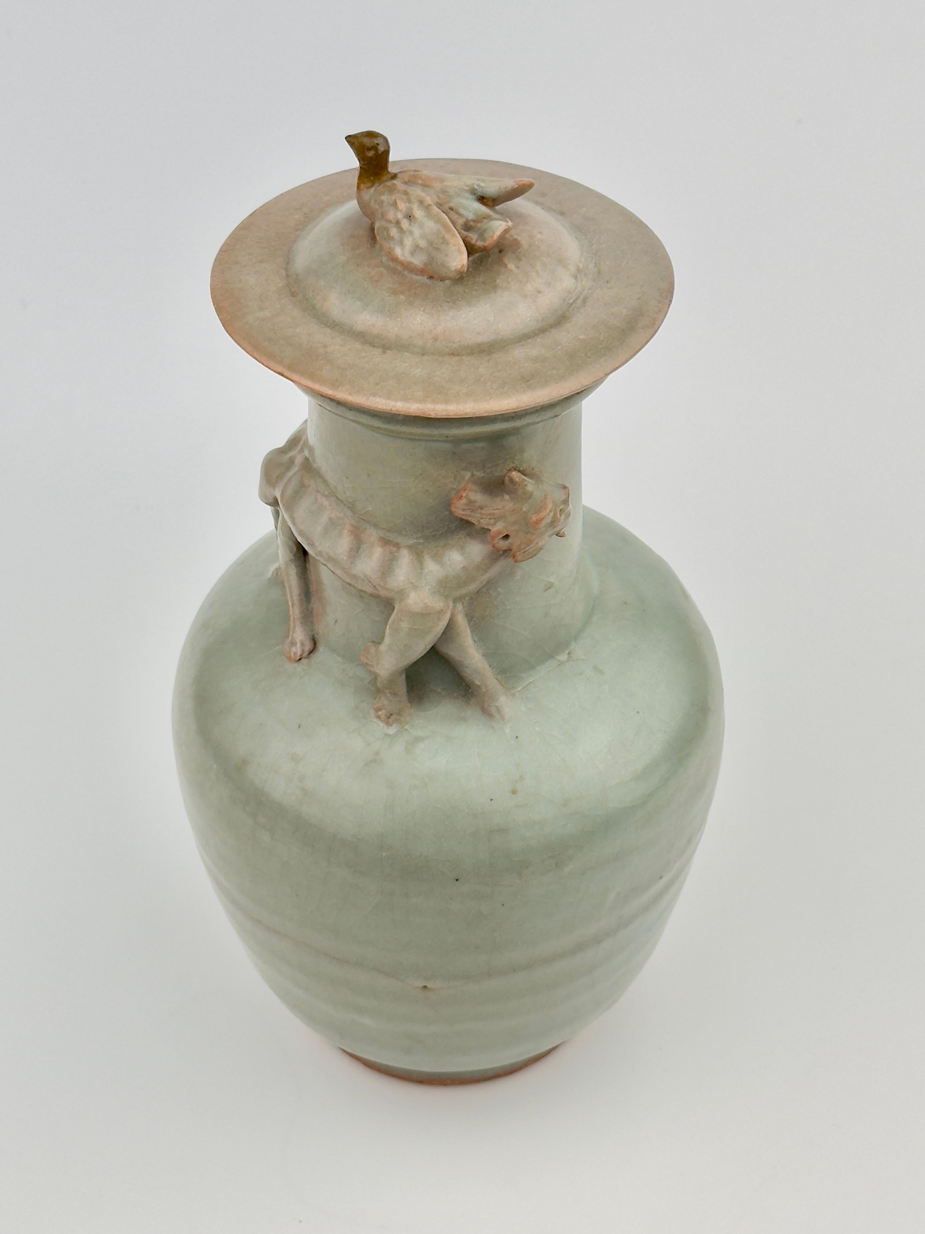 Glazed Longquan Celadon 'Dragon' Jar and Cover, Song Dynasty(1127–1279) For Sale