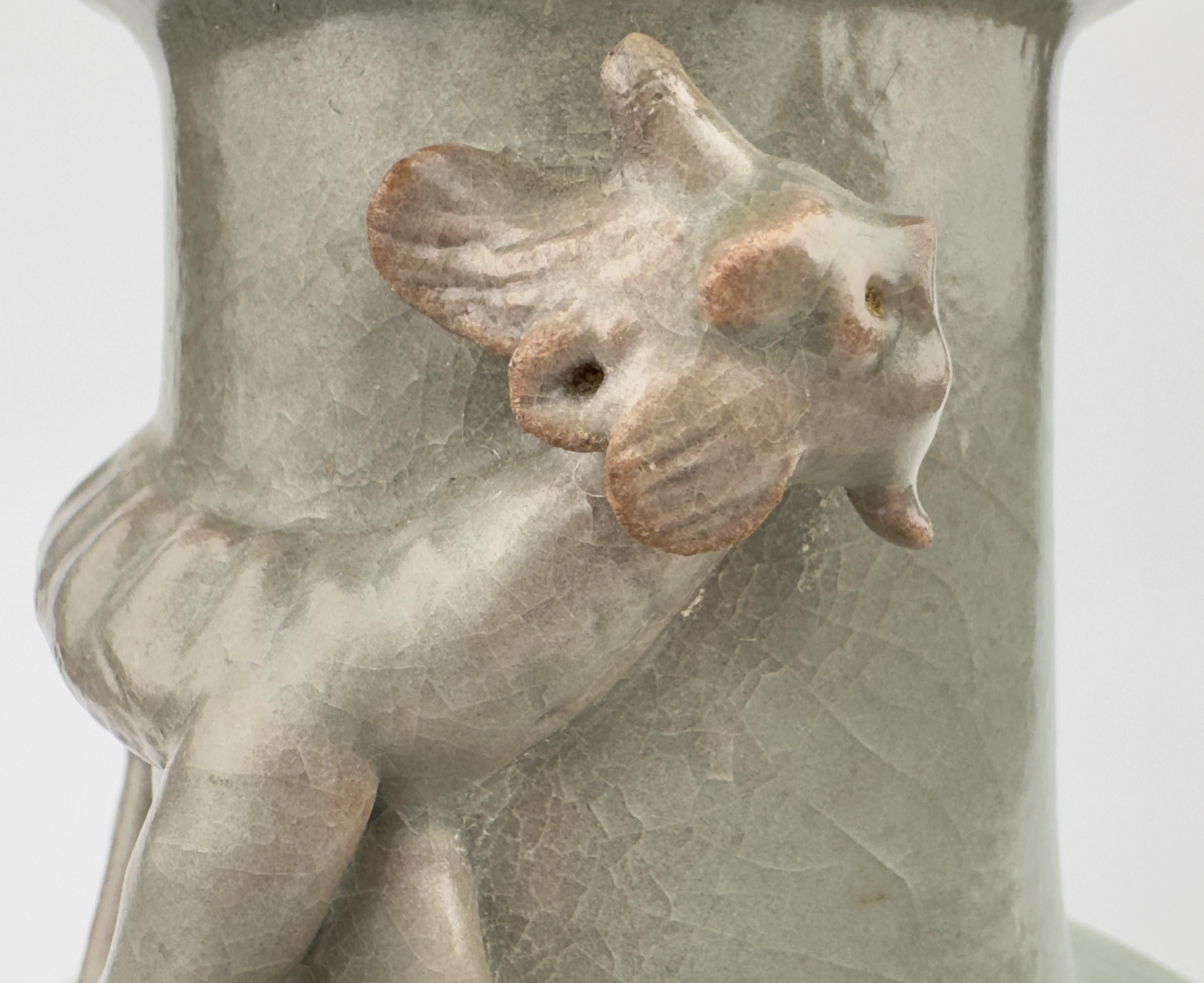 Longquan Celadon 'Dragon' Jar und Deckel, Song Dynasty(1127-1279) (Seladon) im Angebot