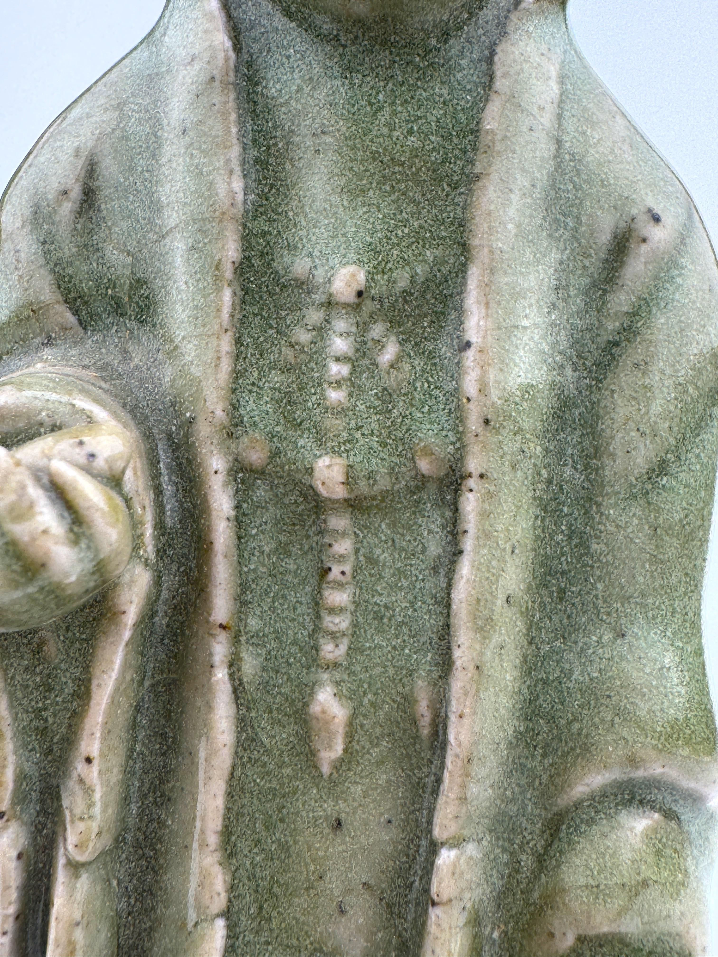 Longquan Celadon Figur, Ming Dynasty (1368-1644) (Seladon) im Angebot