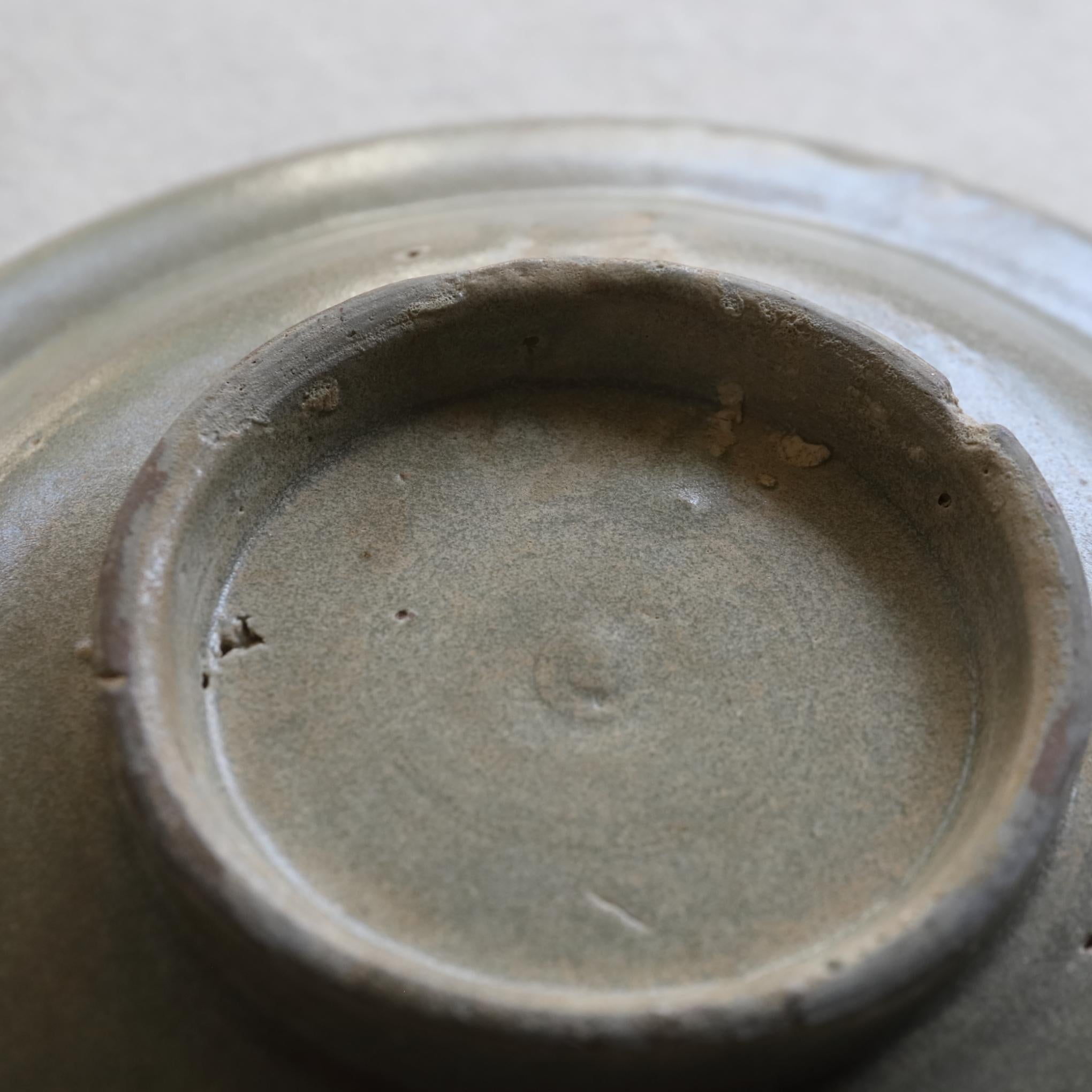 Assiette céladon de Longquan / Antique chinois / Song à la dynastie Yuan / 13e siècle en vente 2