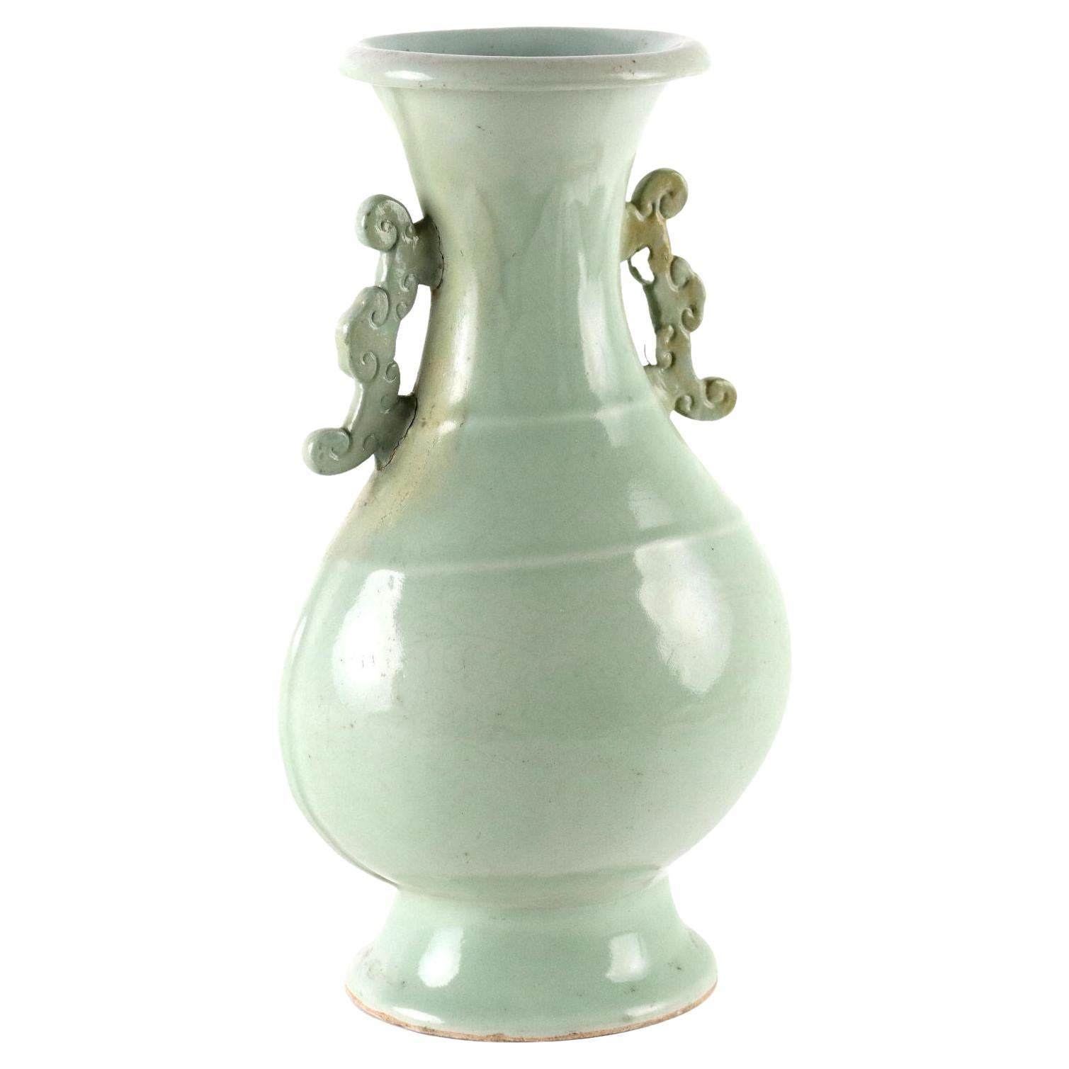 Vase Longquan en céramique de Chine époque Ming en vente