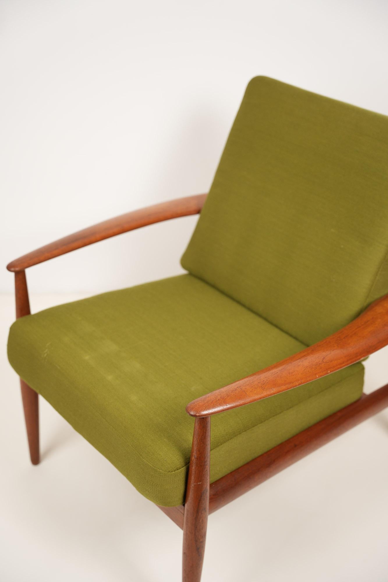 Longue Chair By Grete Jalk for france and Son 1950s For Sale 3