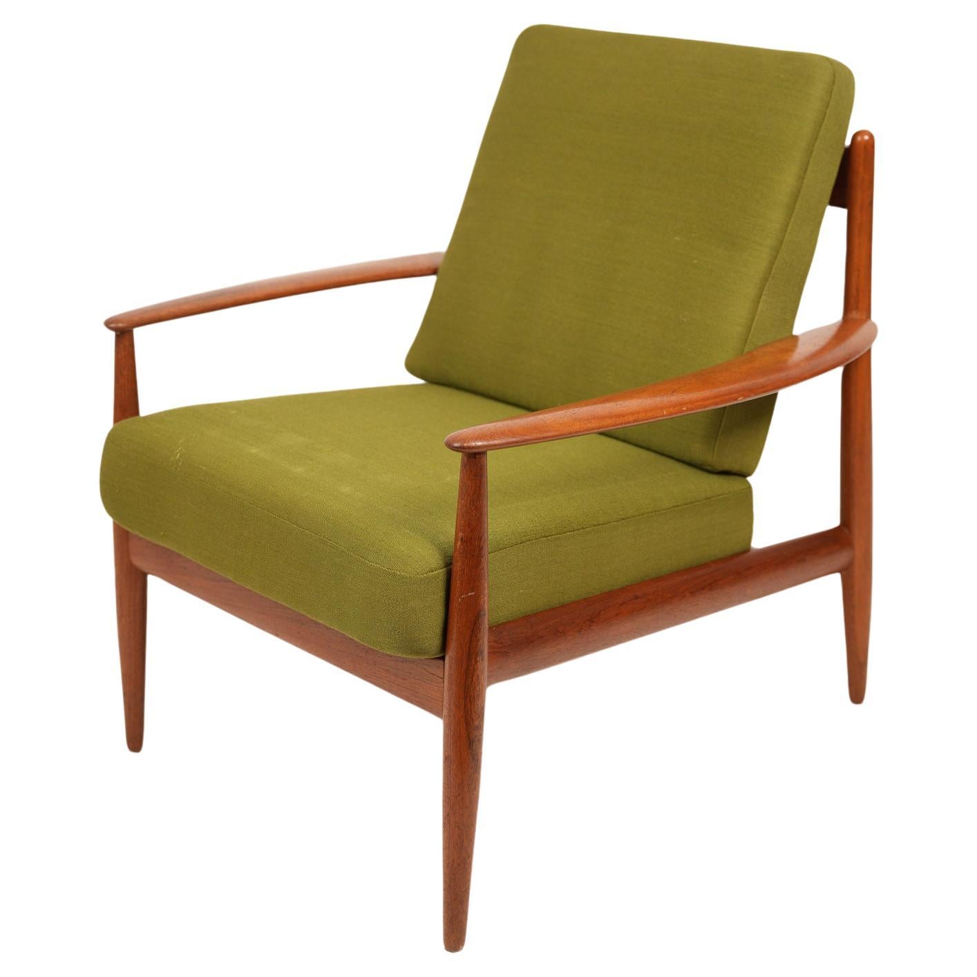 Longue Chair By Grete Jalk for france and Son 1950s For Sale