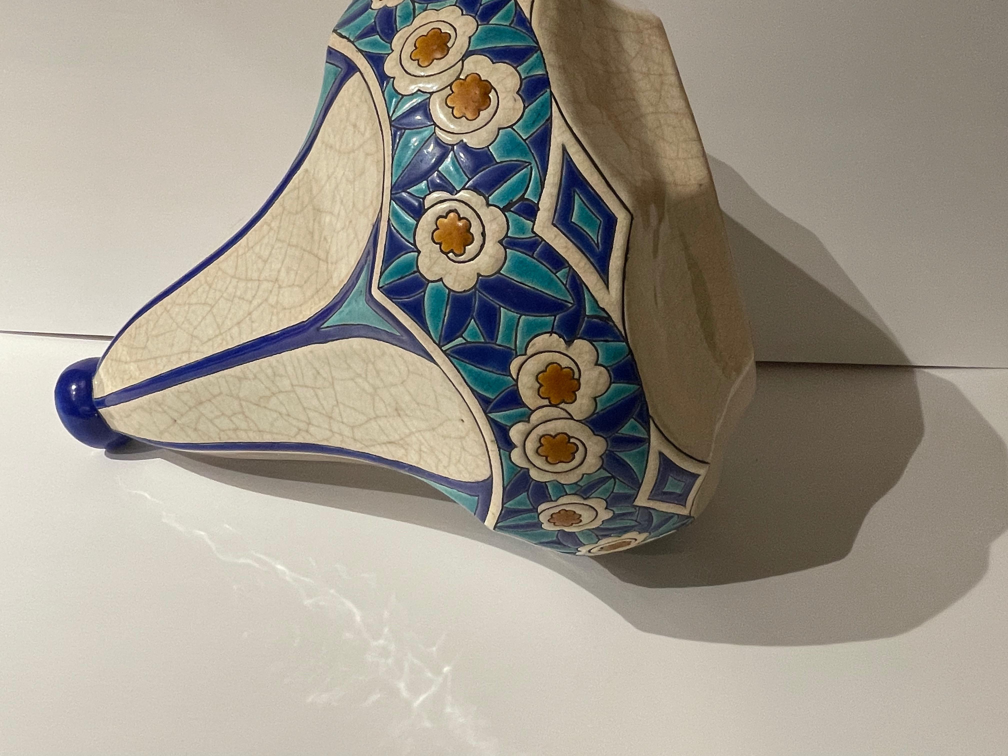 Milieu du XXe siècle Grand vase en forme de gourde géométrique en céramique cloisonnée Art Déco français Longwy en vente