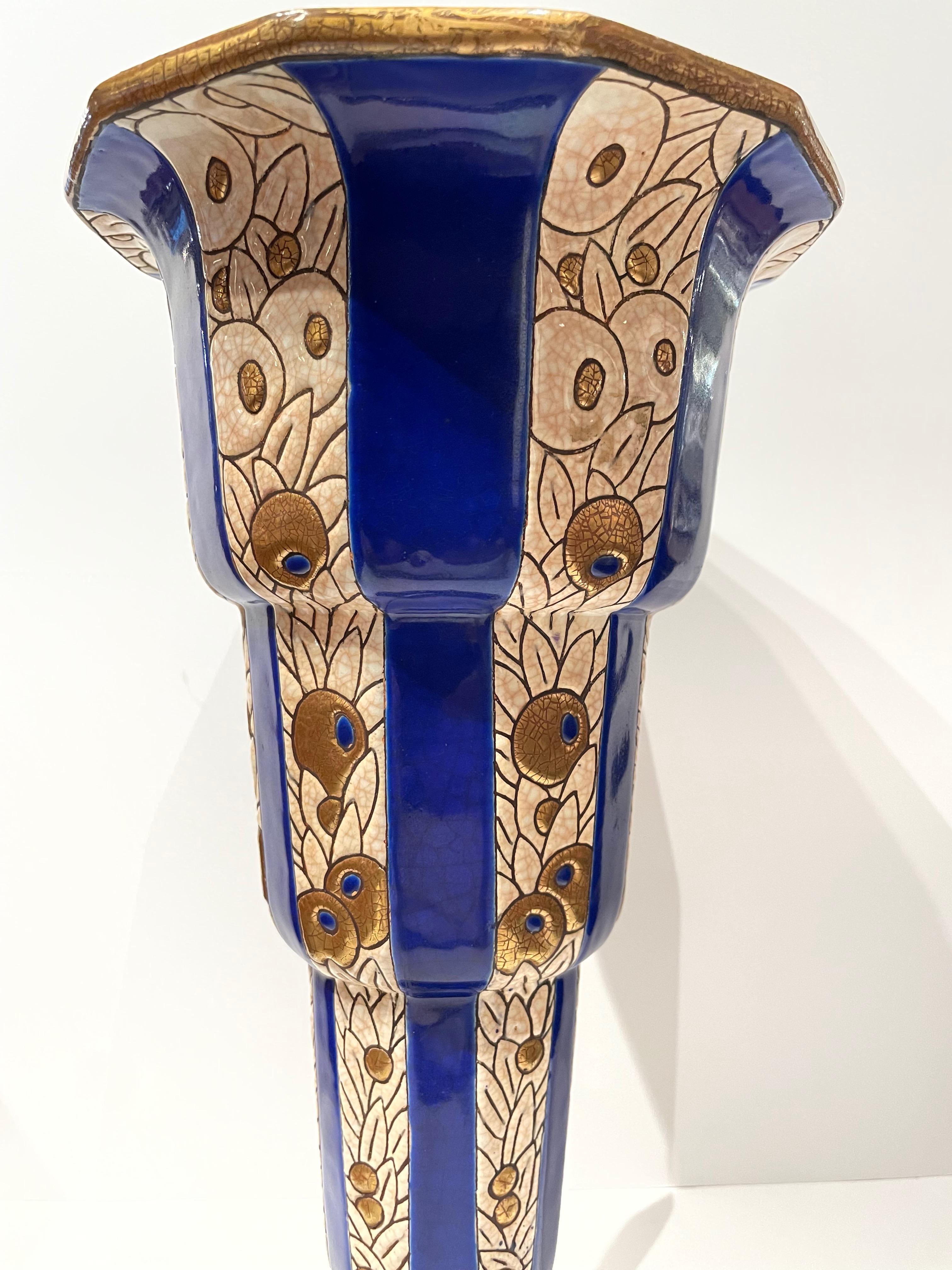 Cloisonné Grand vase en céramique cloisonnée Art Déco français Longwy à fleurs surmonté de fleurs en vente