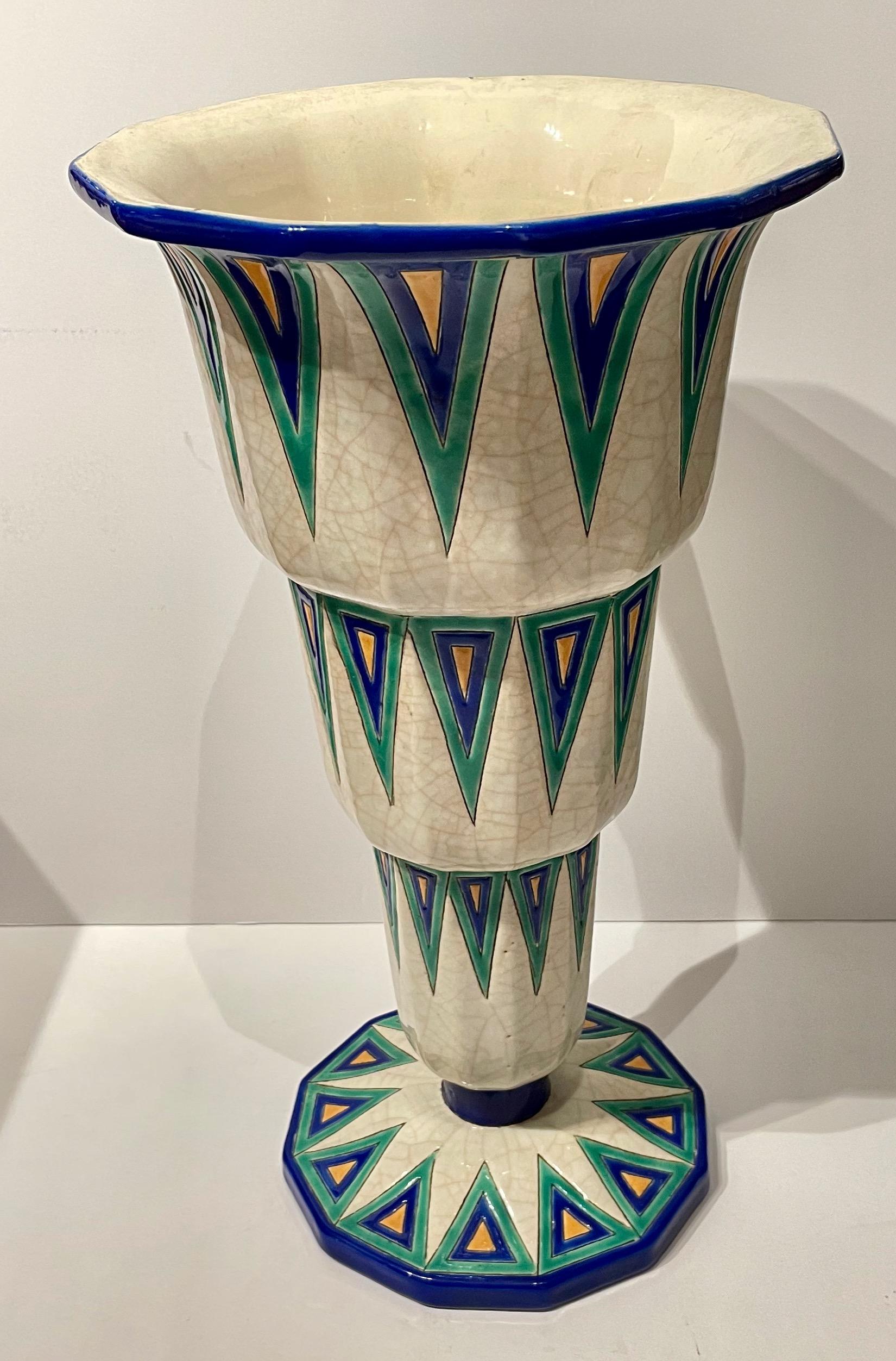 Art déco Grand vase en céramique cloisonnée Art Déco français Longwy avec triangles en vente