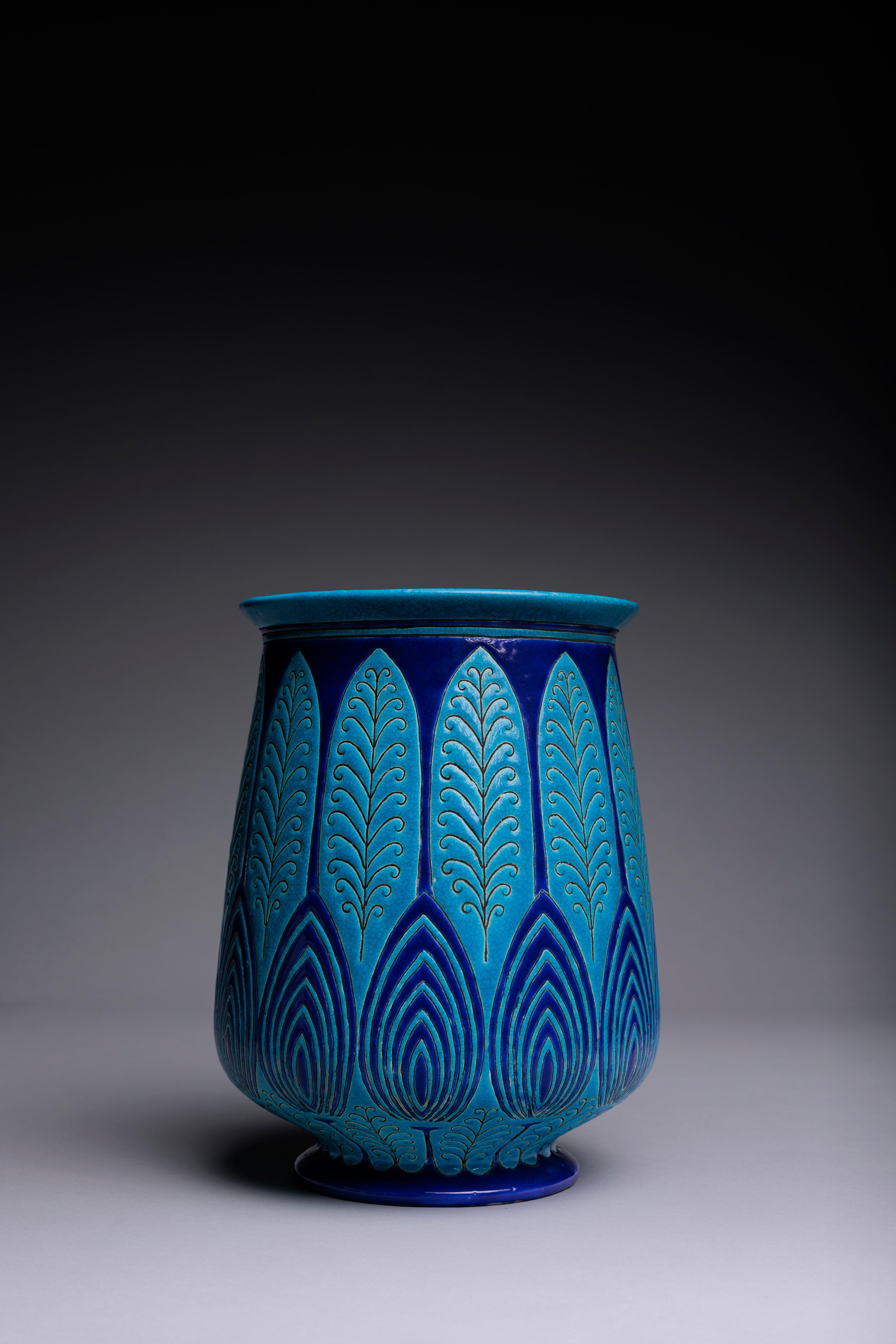 A brilliant turquoise Art Deco pottery jardinière made by the French faiencerie Longwy circa 1920.

The jardiniere was part of a special line for the Atelier Primavera, the in-house design studio in the Paris department store Au Printemps.⁠ The
