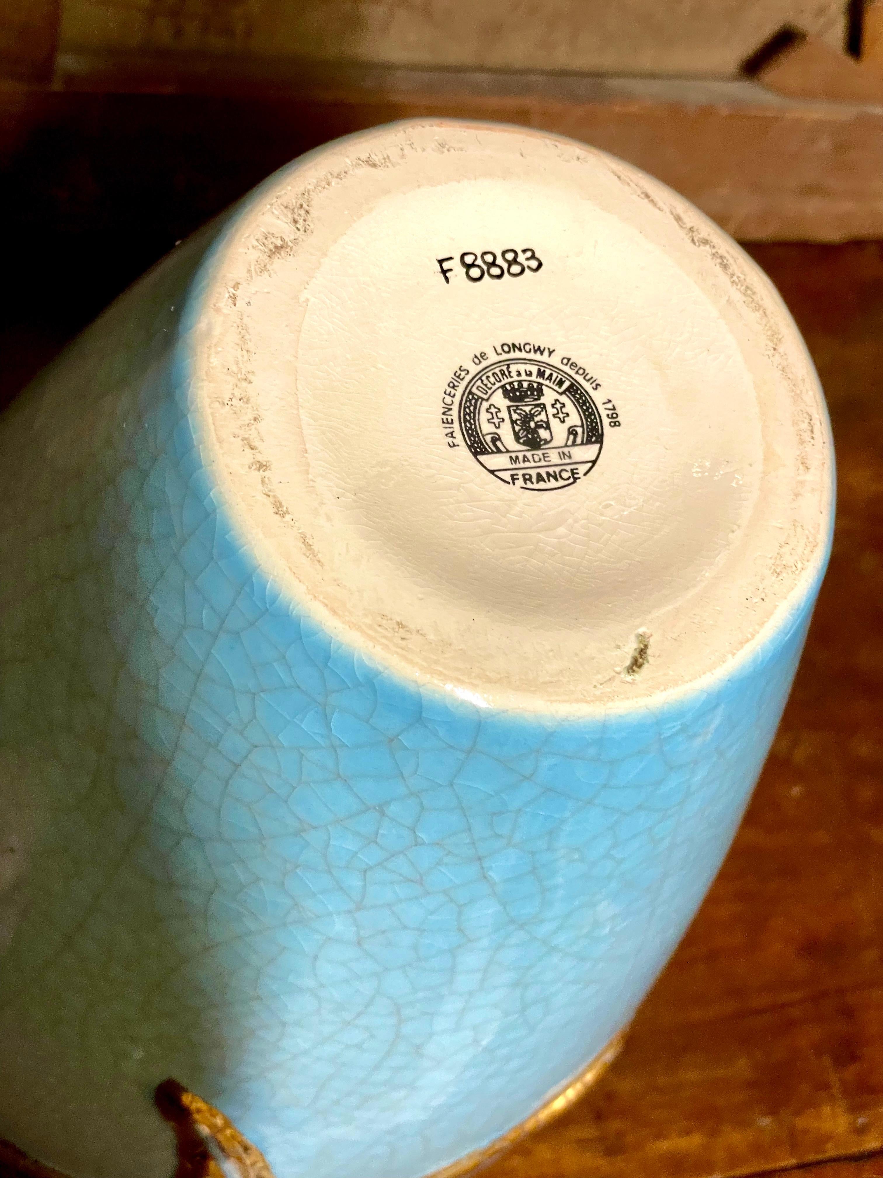 Longwy Französische blaue Emaille-Vase mit Seesternen-Dekor aus Langewy im Zustand „Gut“ in LA CIOTAT, FR