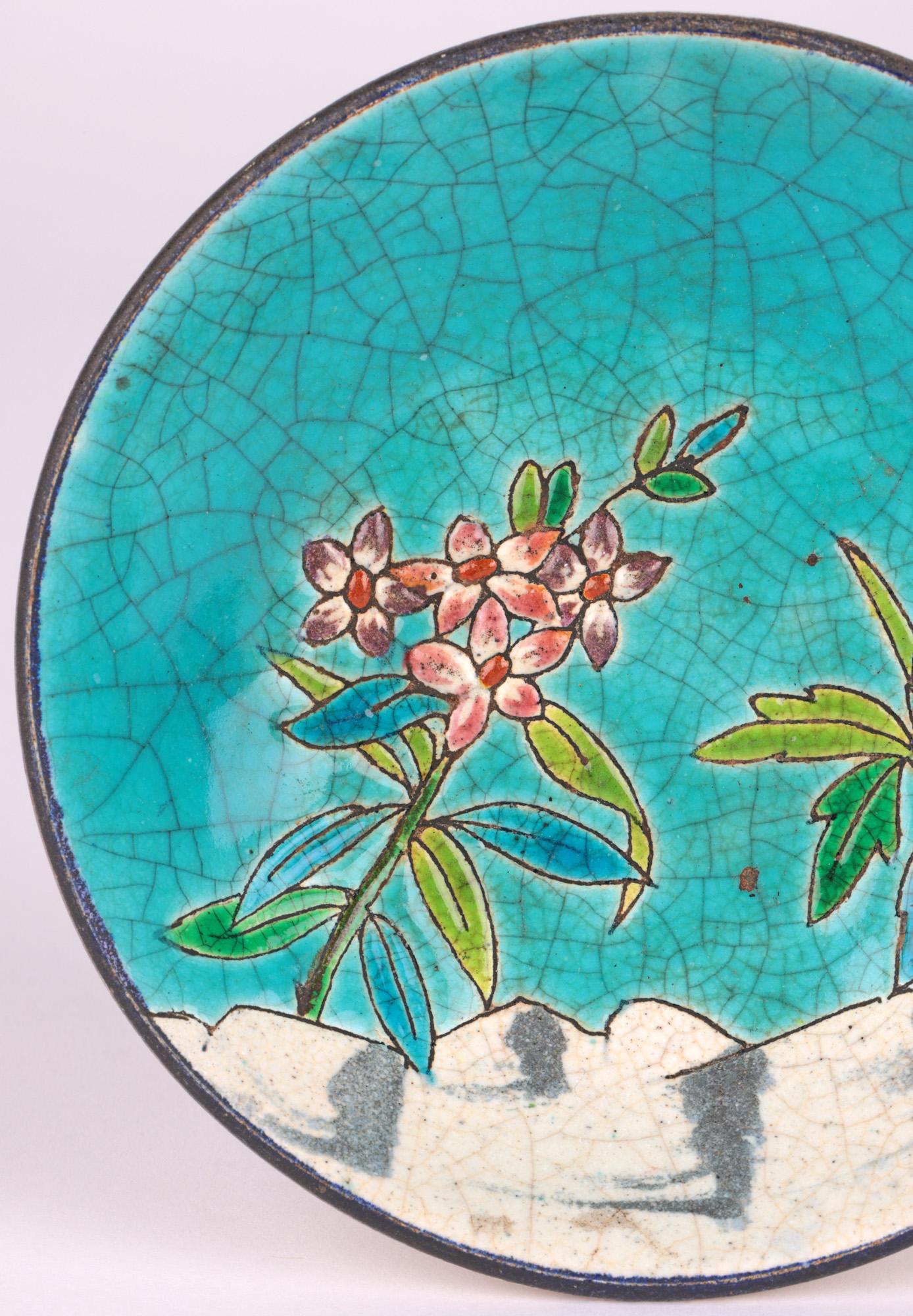 XIXe siècle Longwy Plat à épingles en faïence émaillée à motifs floraux - début de la France en vente