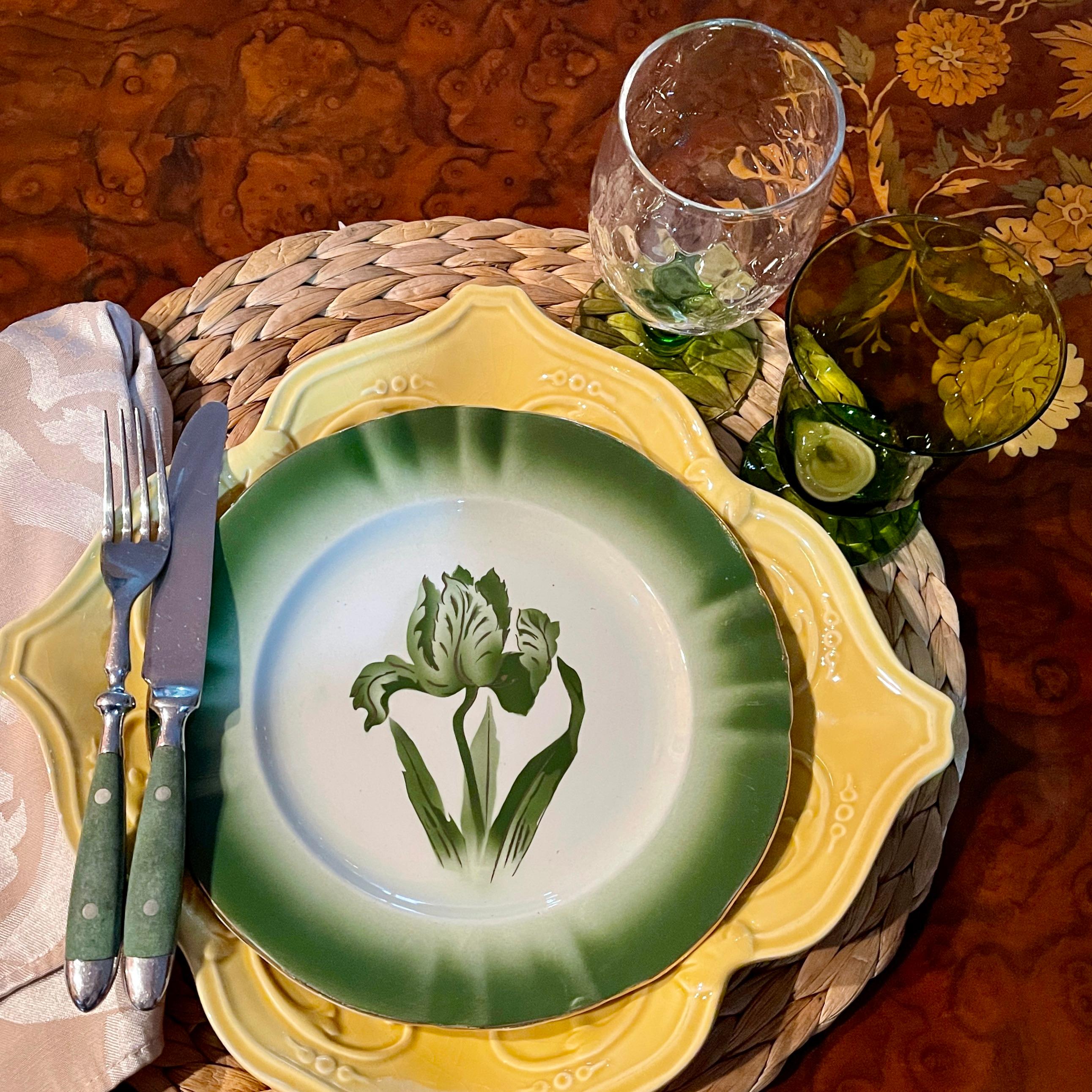 French faïence plate in the Tulipes pattern, from Longwy, date marked 1908.

This charming and simple pattern shows a central, single olive green tulip stem with a wide border of the same olive green, fading to a spring green. The tulip is