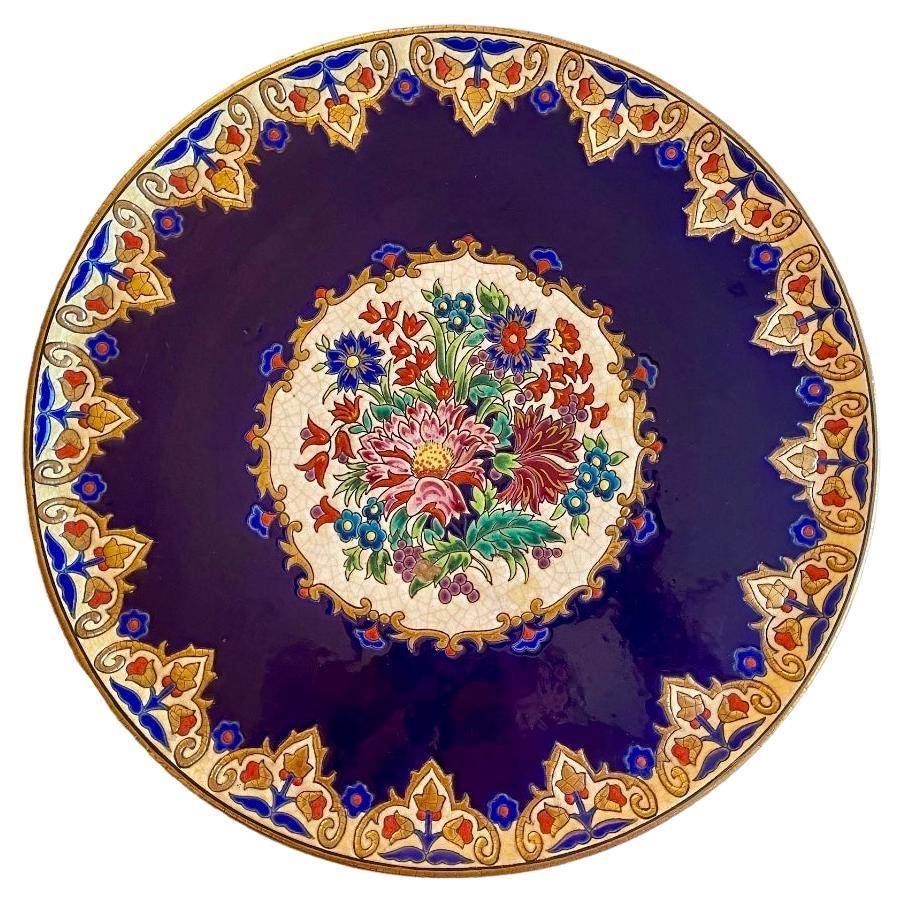 Grand plat modèle Renaissance de Longwy en vente