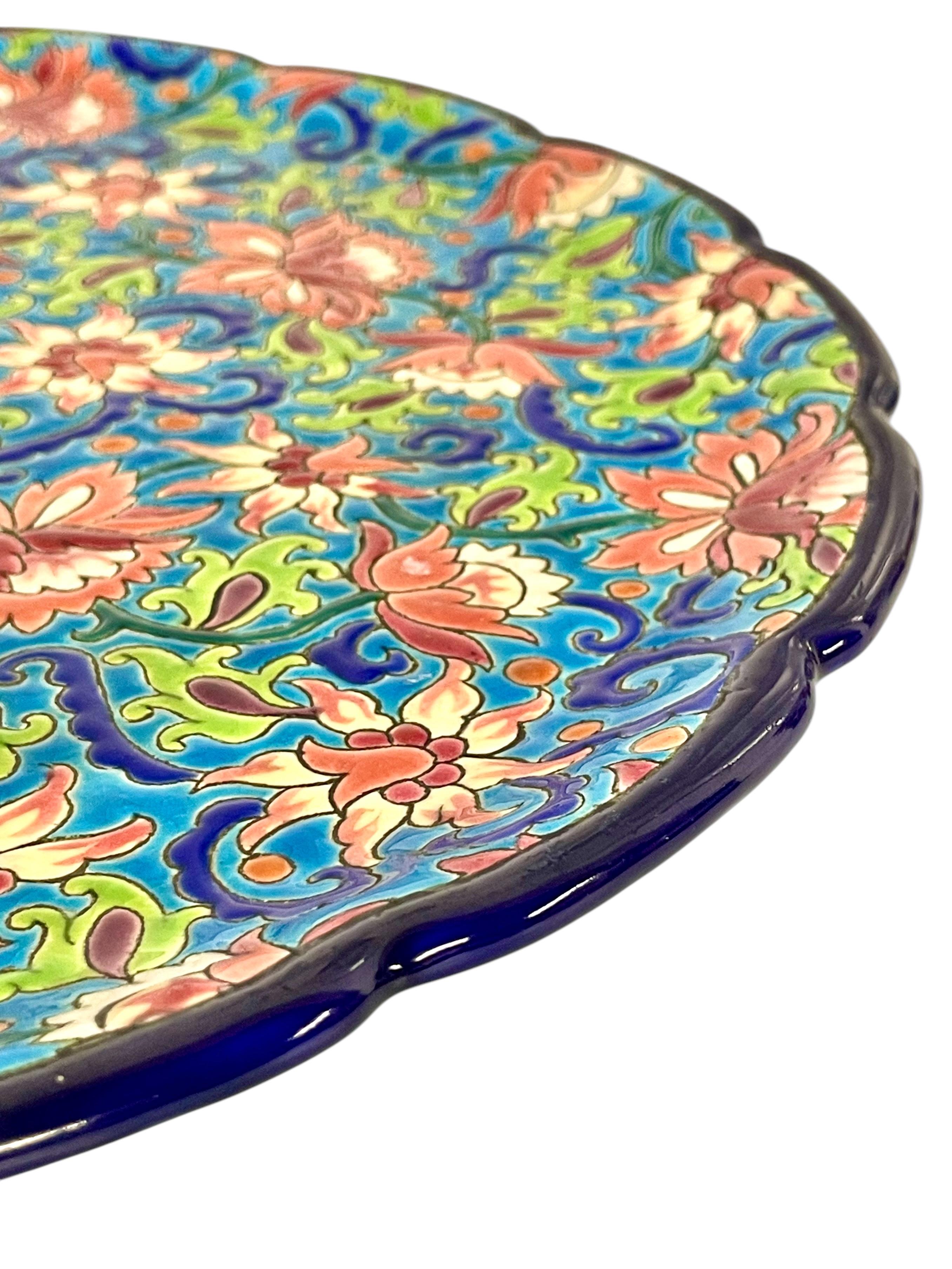 Smaltato Piatto rotondo in faience smaltato Longwy, Francia XX secolo in vendita