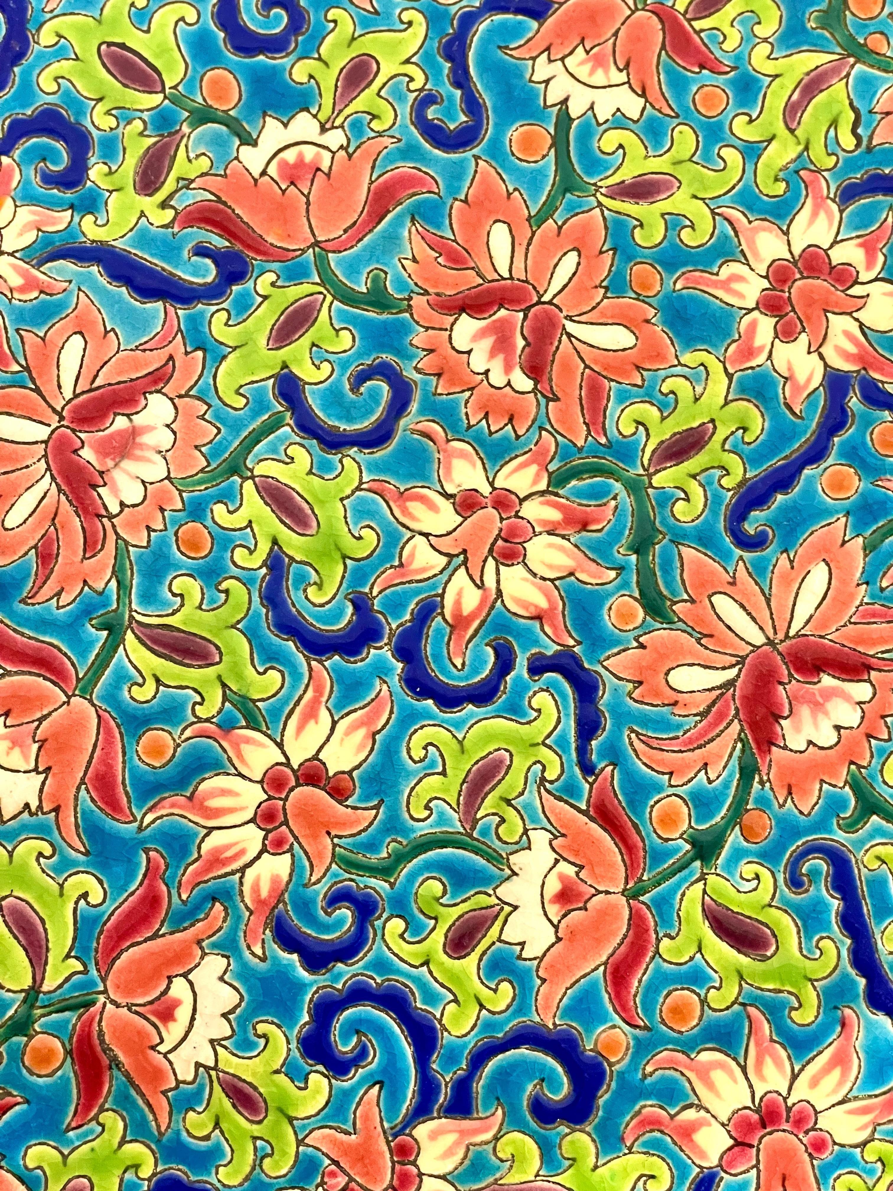 Ceramica Piatto rotondo in faience smaltato Longwy, Francia XX secolo in vendita