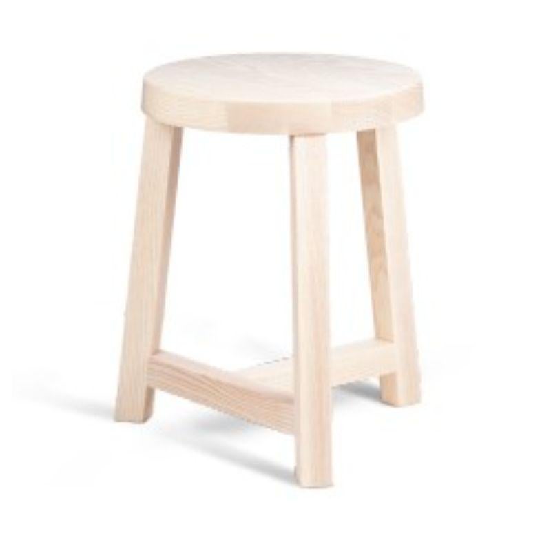 Taburete Lonna, fresno y pequeño by Made By Choice.
Dimensiones: 34 x 34 x 44 cm
Materiales: fresno

También disponible: mediano, grande, roble, negro, color personalizado.

La serie de muebles Lonna se introdujo originalmente como parte del