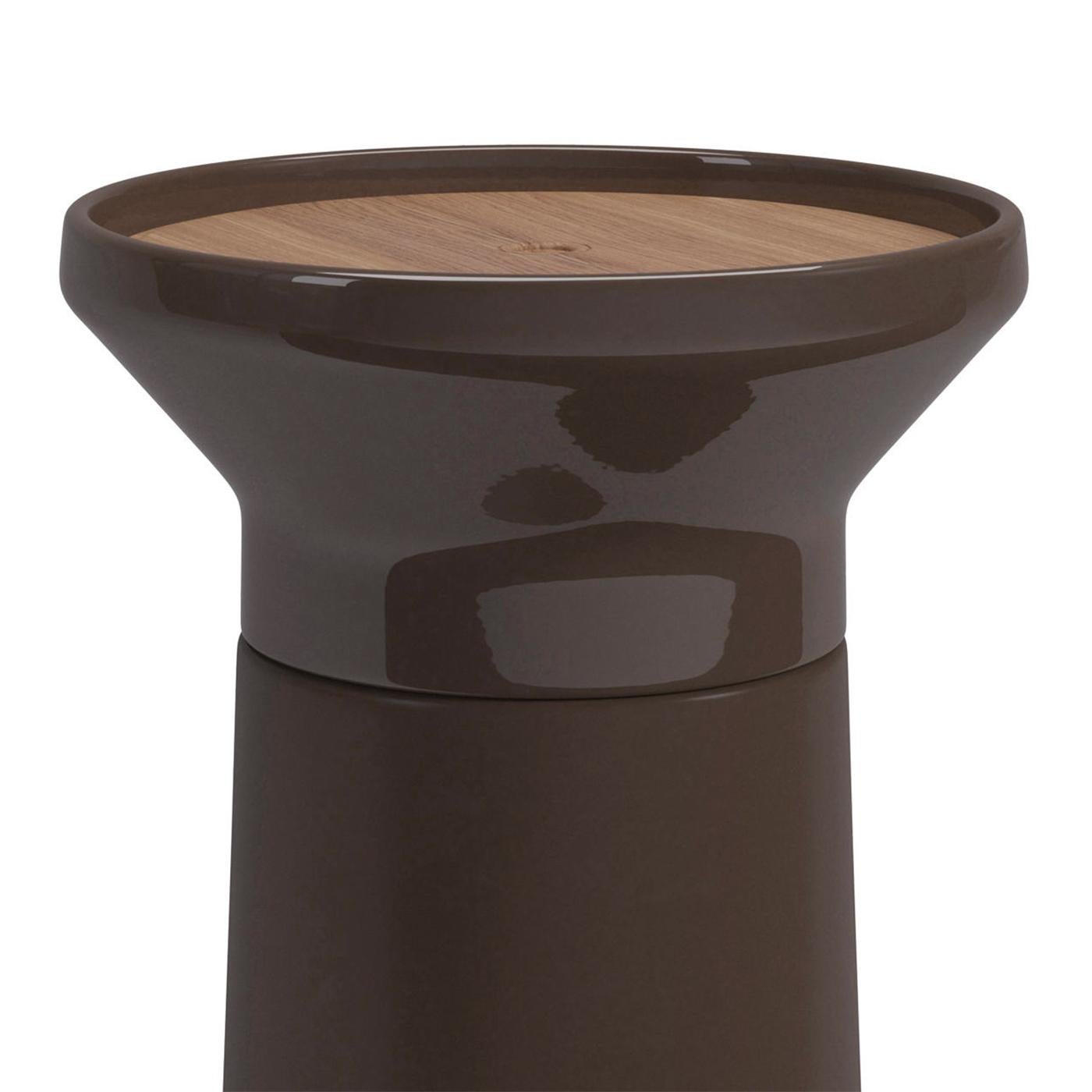 Side table lonum choco with base in stone and with upper part
of the base in ceramic in choco finish, with teak top in natural finish.