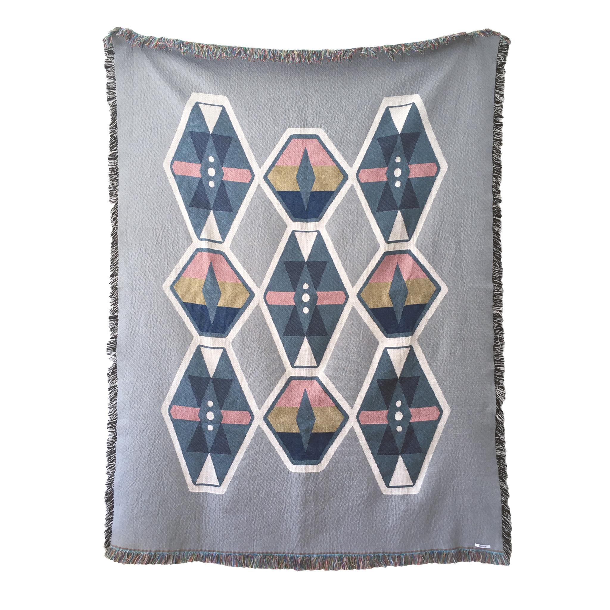 Tessuto Coperta con frange in cotone, motivo geometrico grigio nebbia, 54 x 72 in vendita