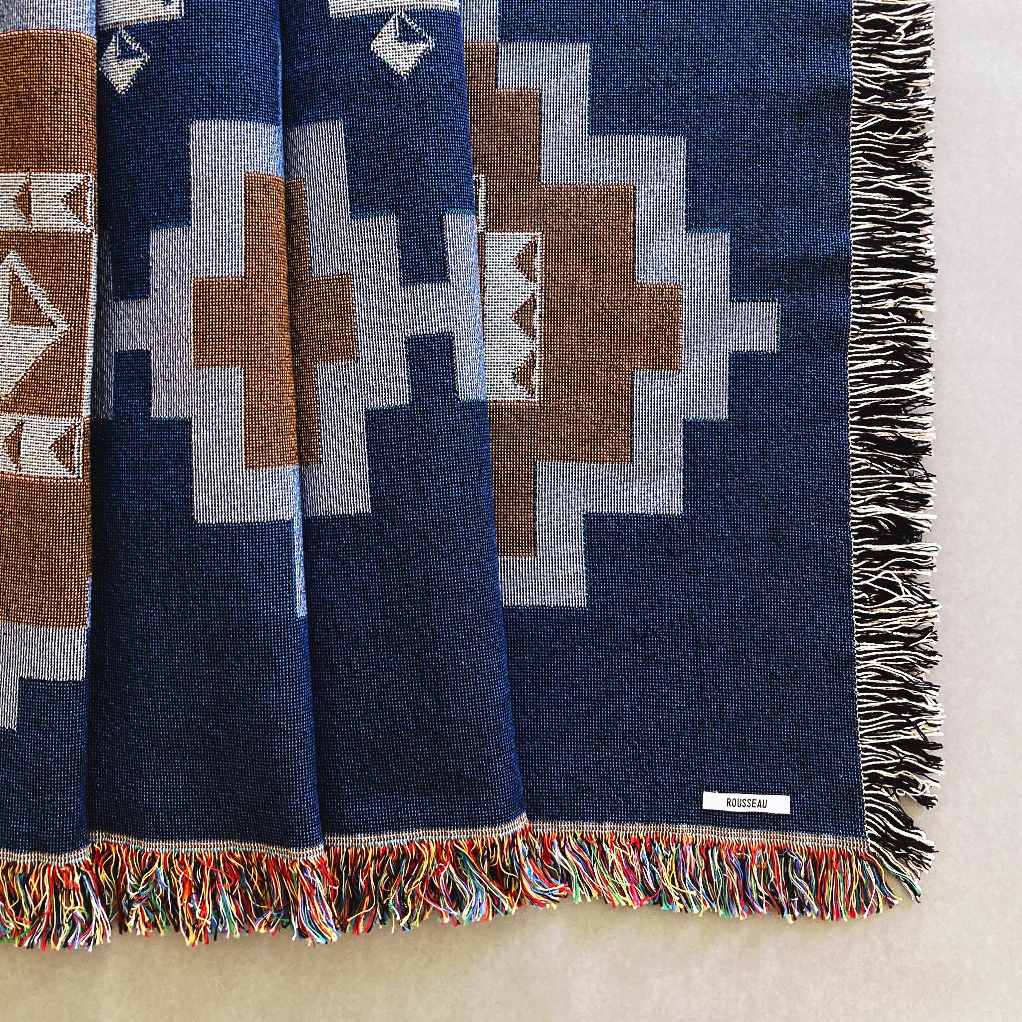 Loom Überdeckendecke aus gewebter Baumwolle, Marineblau & Senfbezug, 54 x 72, letztes Stück! (Moderne) im Angebot