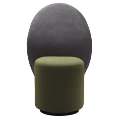 Fauteuil Loomi avec assise et dossier tapissés noirs et verts par Lapo Ciatti