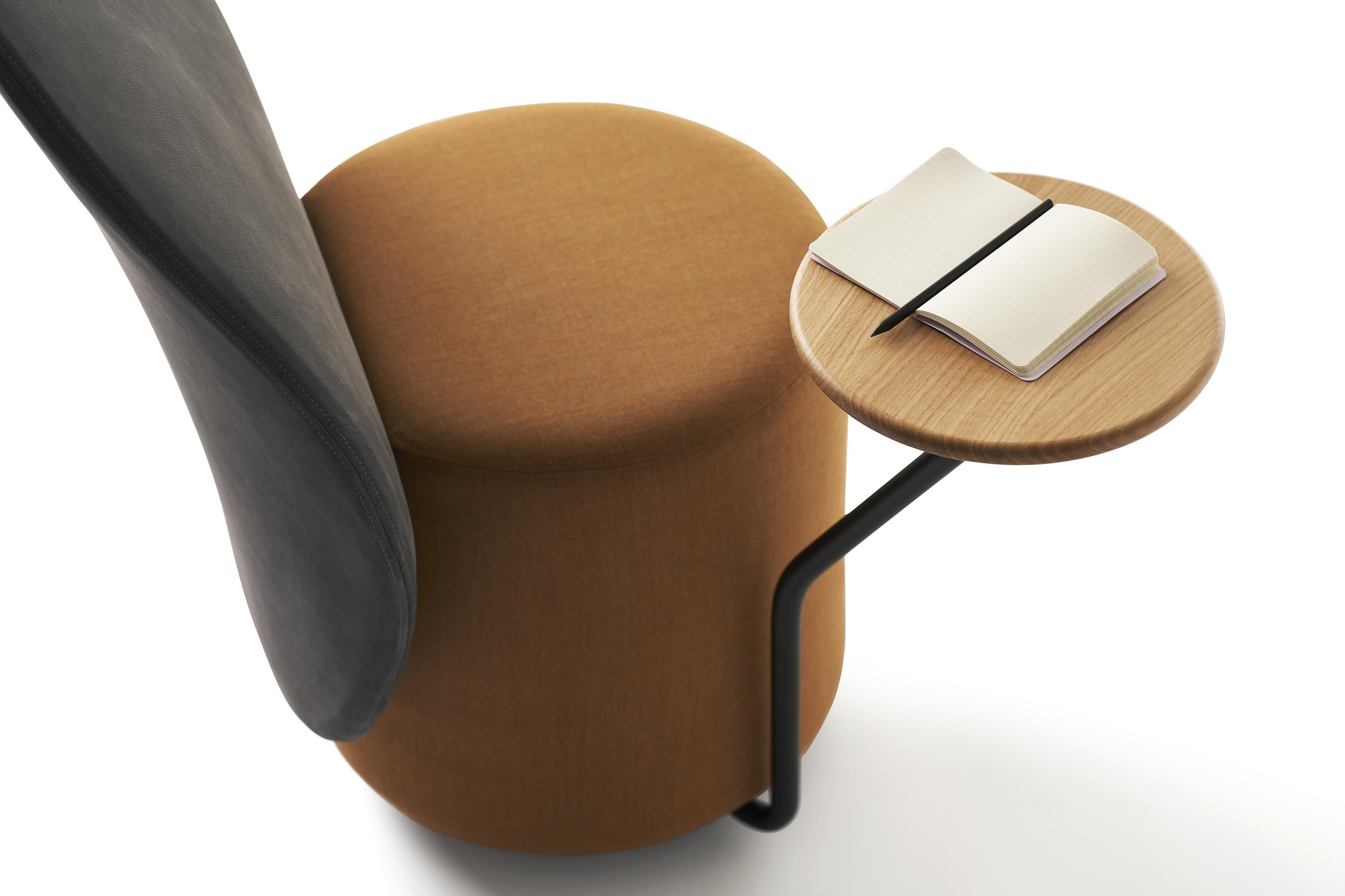 Loomi is the padded seat by Lapo Ciatti designed to meet the many needs of our daily life. Larger than a chair, less bulky than an armchair. A comfortable place to snuggle up, a small corner of the world in which to retreat, to relax or work, study