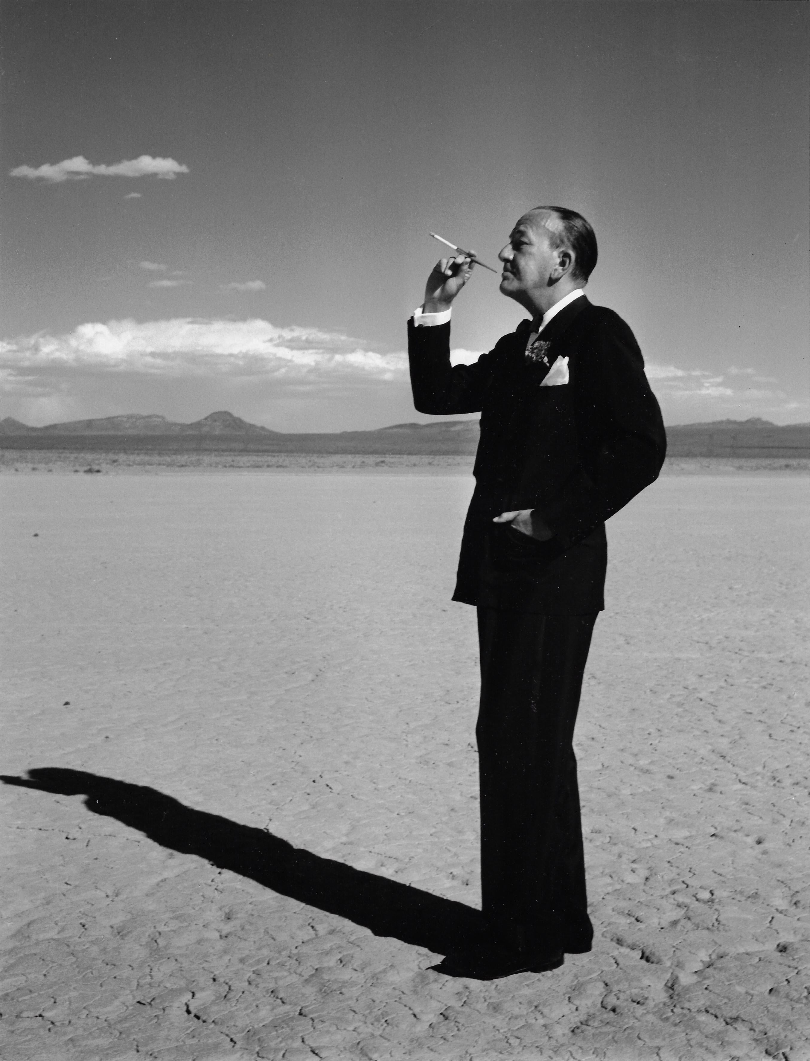 Loomis Dean Black and White Photograph - Noel Coward, Las Vegas, 1955