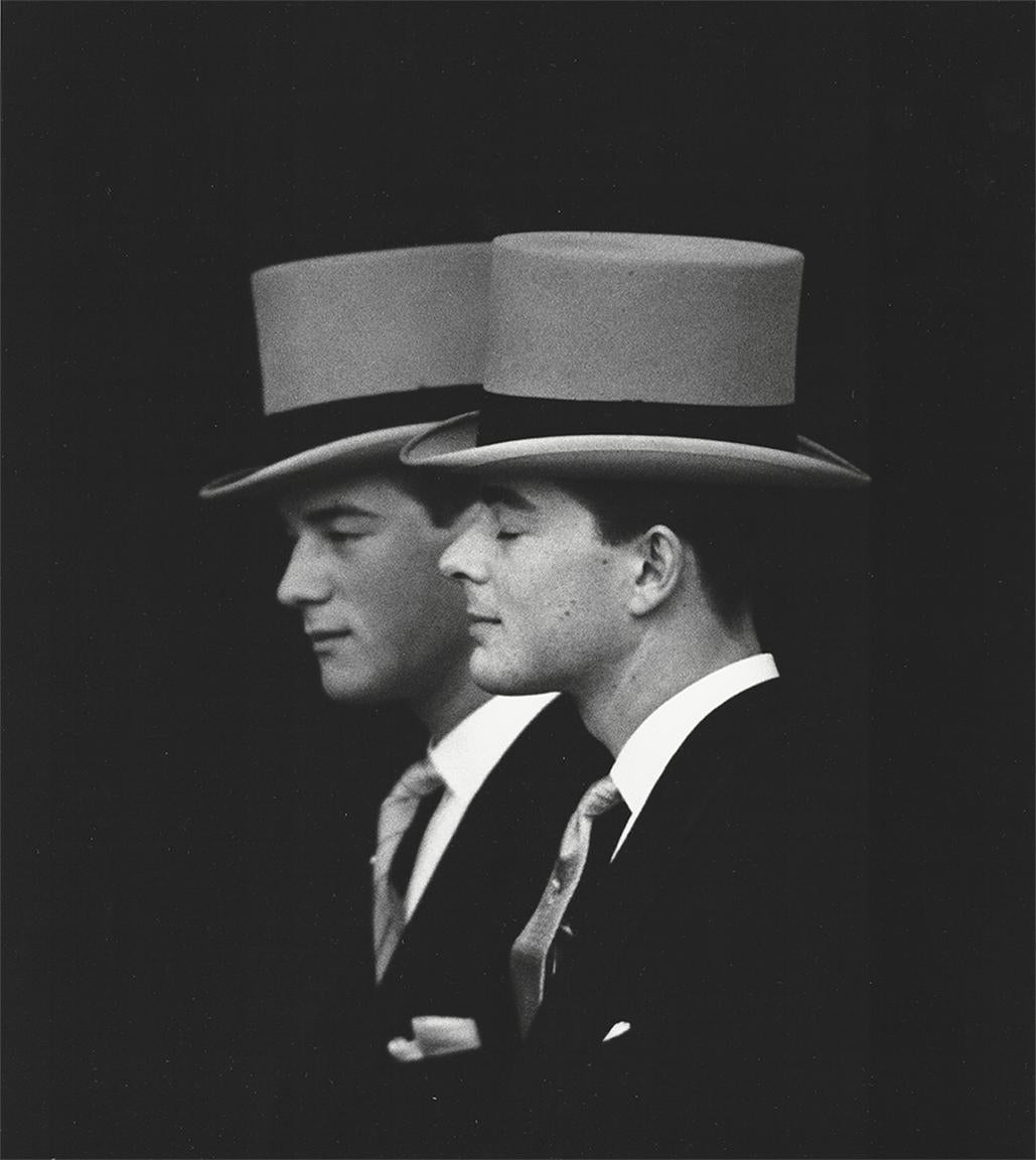 Black and White Photograph de Loomis Dean - The Honorable Desmond Parsons and Lord Oxmantown, London, 1960