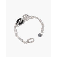 Bracciale a catena Looping in argento 925 ed eco gemma di basalto nero di CLED