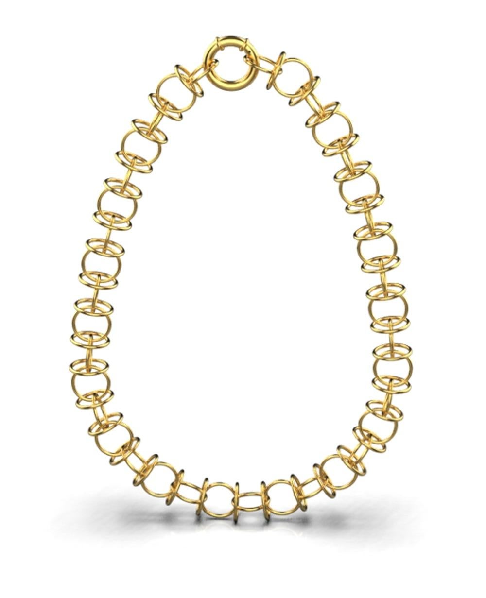 Détails du produit :

Le collier Looping est fabriqué à la main à la perfection avec des boucles circulaires métalliques précieuses assemblées pour créer une magnifique pièce d'apparat. Officiellement poinçonné par l'Assay Office, Royaume-Uni. Cet