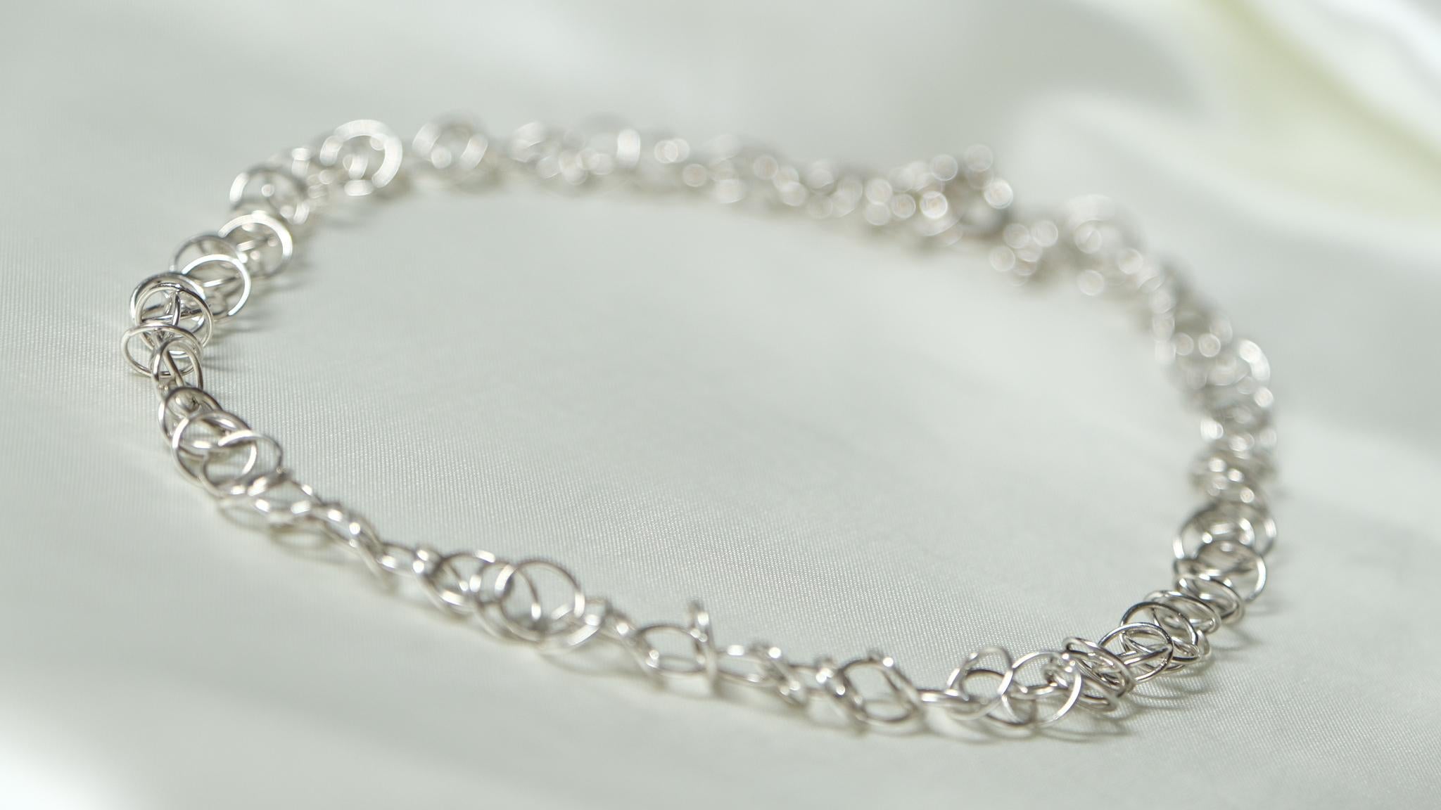 Loop Chain Necklace, 18k White Gold In New Condition For Sale In Leigh-On-Sea, GB
