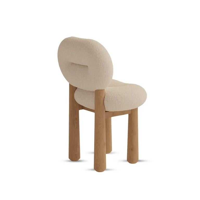 La sedia LOOP di Essentia Home reinventa le sedute contemporanee con un design scultoreo, dettagli intelligenti e un'ottima lavorazione artigianale. Concepita per accompagnare i mobili unici per la casa e l'interior design di lusso dell'India,