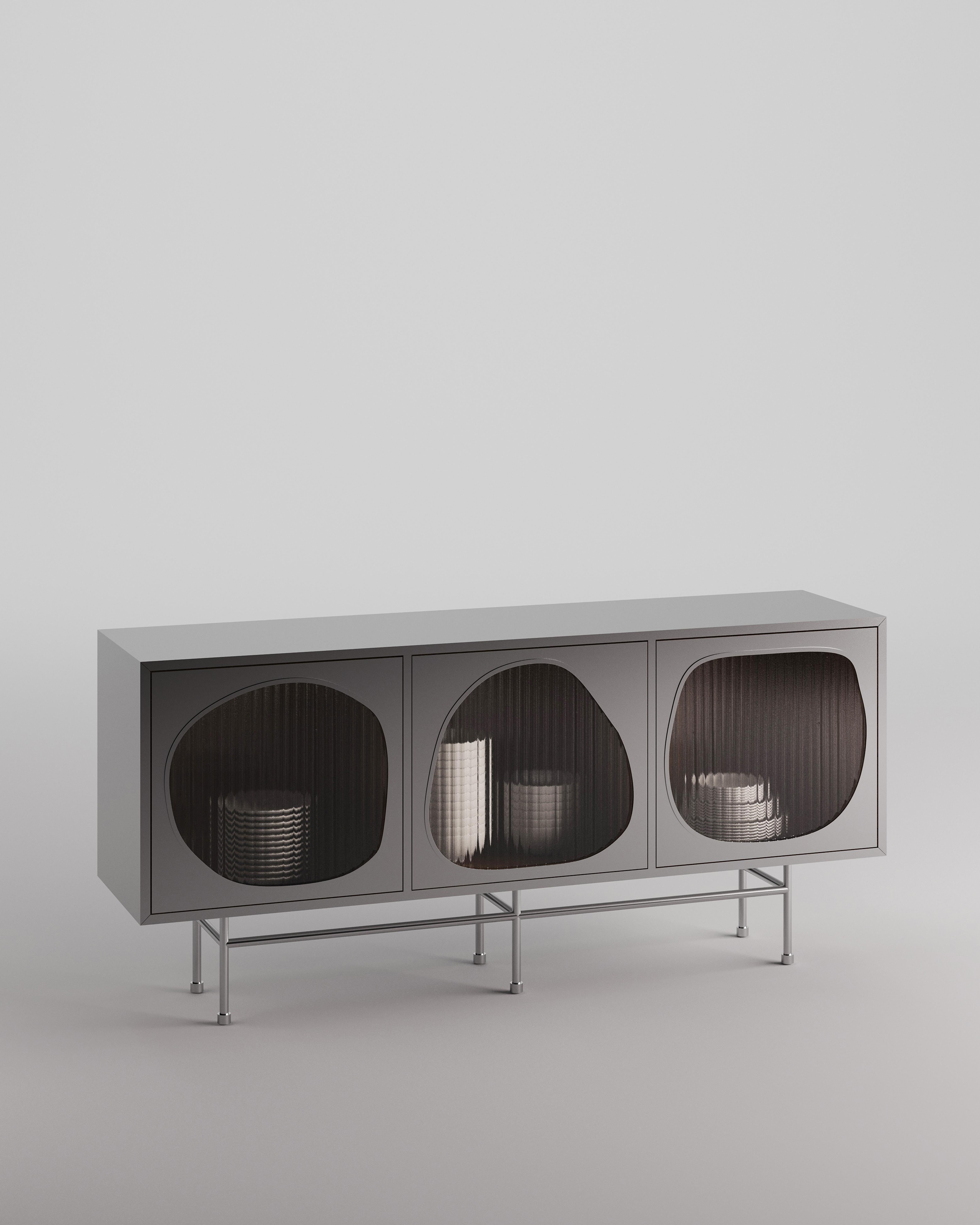 Consola Loop de Tuğçe Geyik
Dimensiones: P 45 x An 180 x Al 80 cm.
Materiales: Acero inoxidable y madera.

Disponible en tamaños y acabados personalizados. Póngase en contacto con nosotros.

Tuğçe Geyik es arquitecto y diseñador residente en