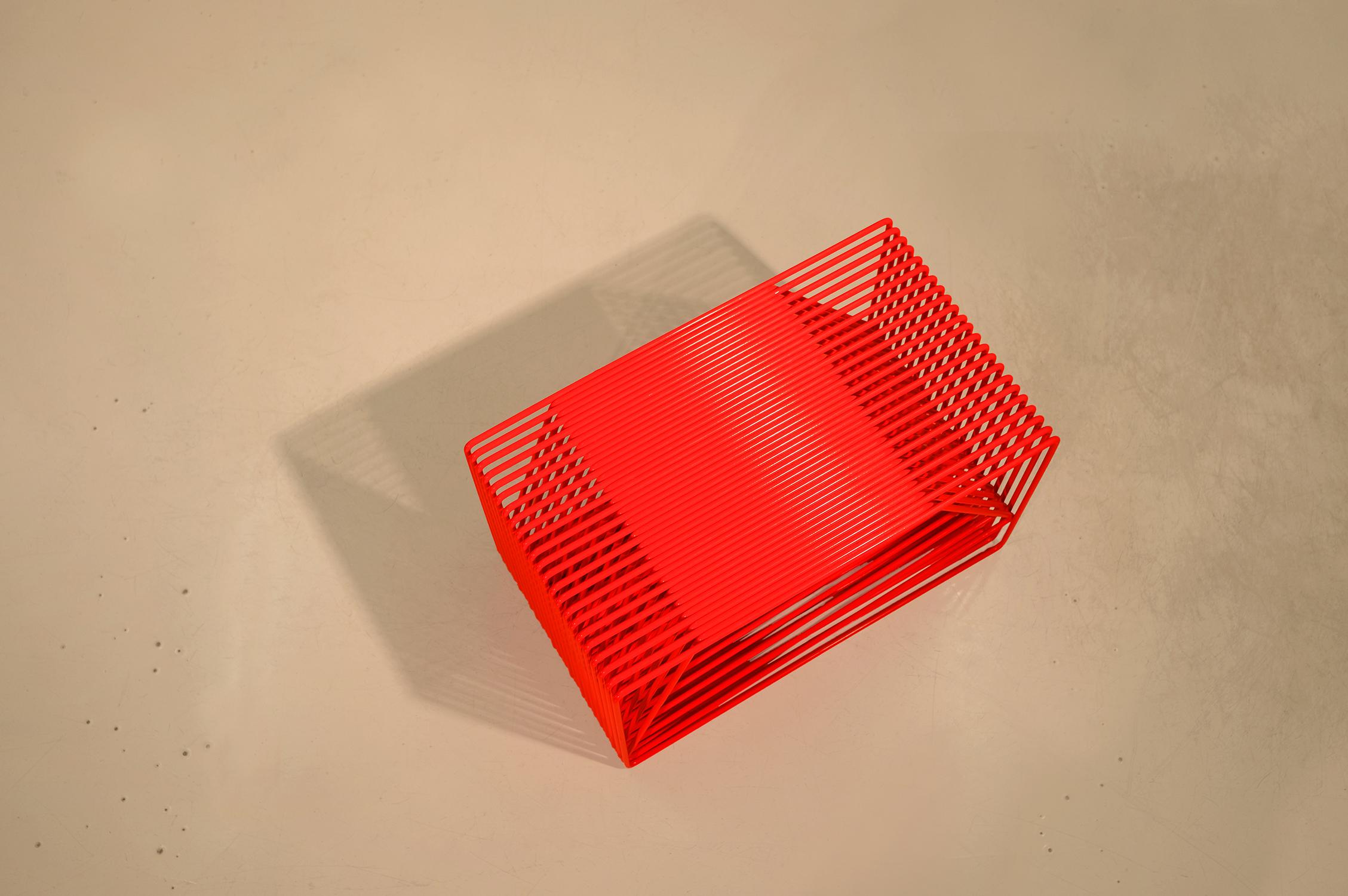 LOOP – zeitgenössischer minimalistischer geometrischer Stahlstab-Beistelltisch von TJOKEEFE (amerikanisch) im Angebot