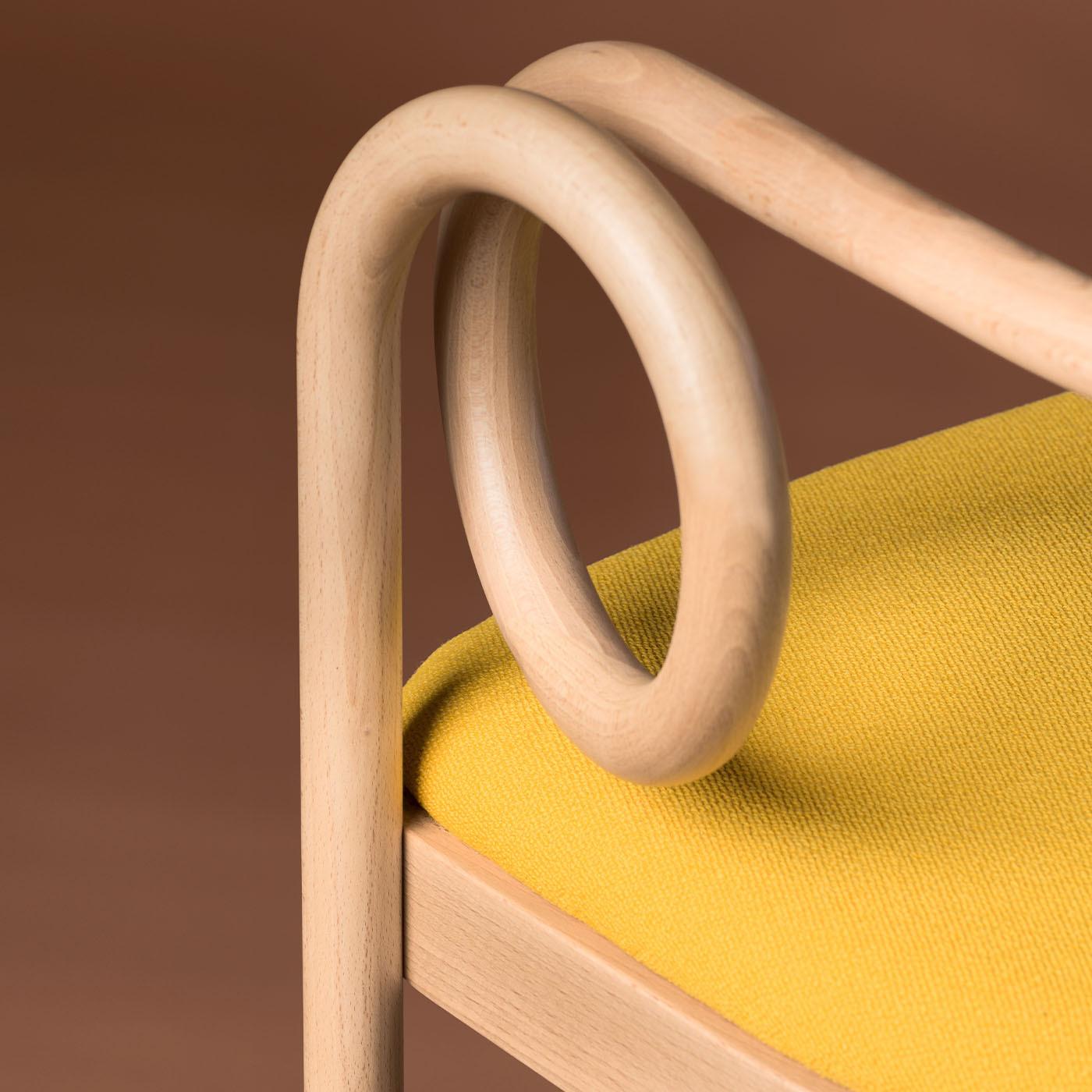 This continuous thread, which acts as the Loop’s structure, coils itself up to form the chair’s articulation, leaving two loops bent in its wake. The seductive curls that characterize the Loop push the boundaries of possibility – India Mahdavi