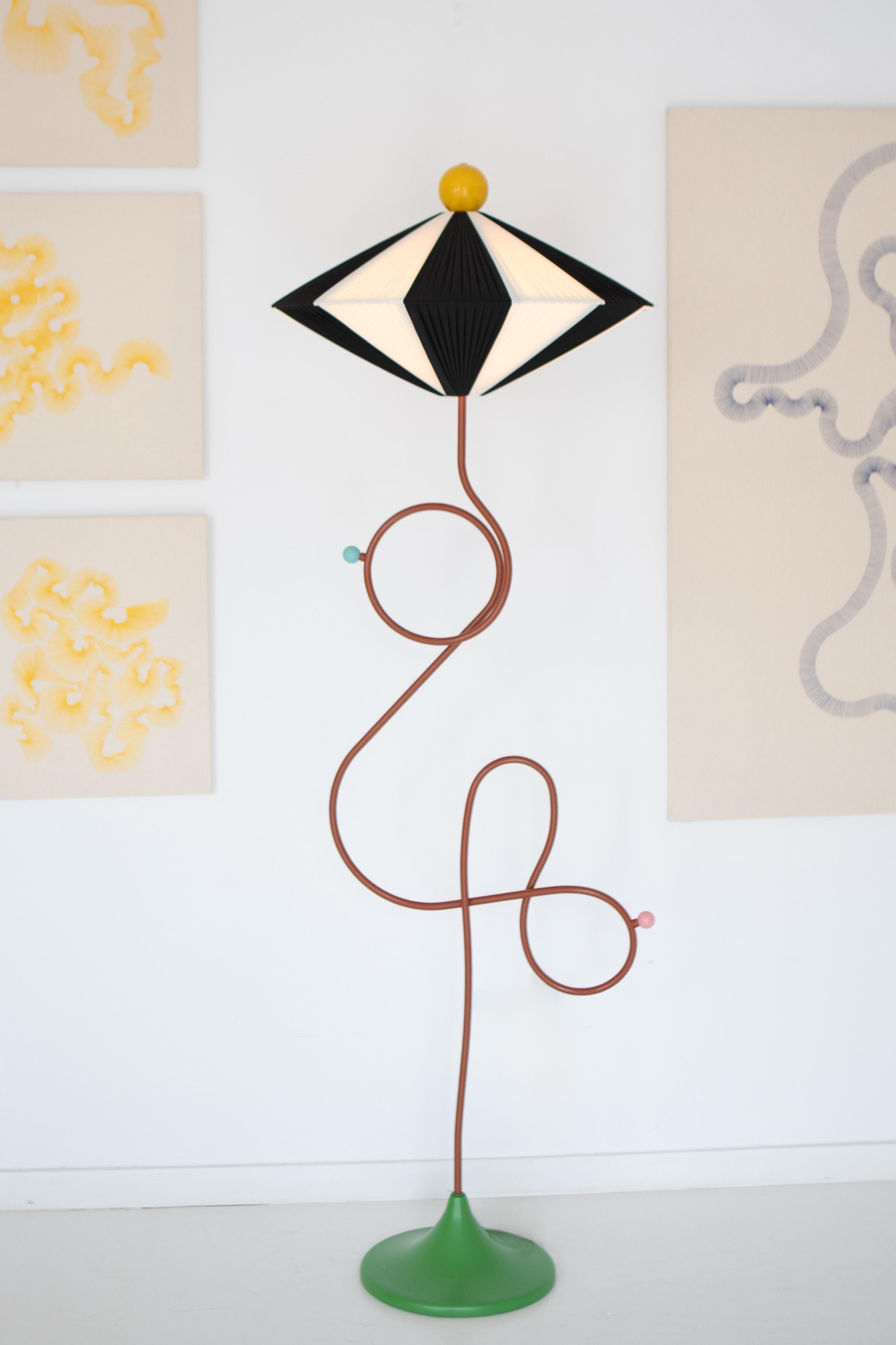 Loop 02 Colorful Floor Lamp in Metal and Wood by MIRANDA MAKAROFF Lacado en venta