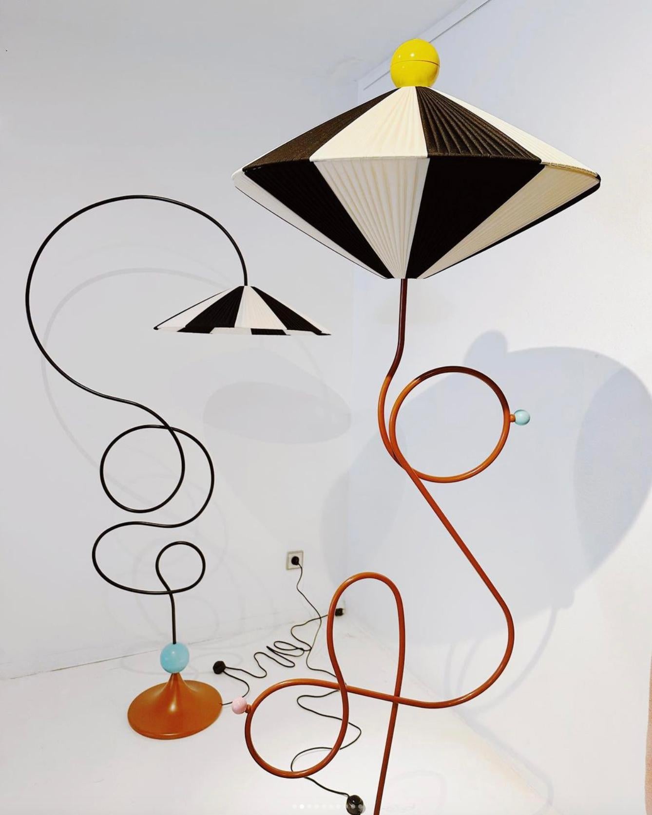 Loop 02 Colorful Floor Lamp in Metal and Wood by MIRANDA MAKAROFF en Nuevo estado para la venta en New York, NY