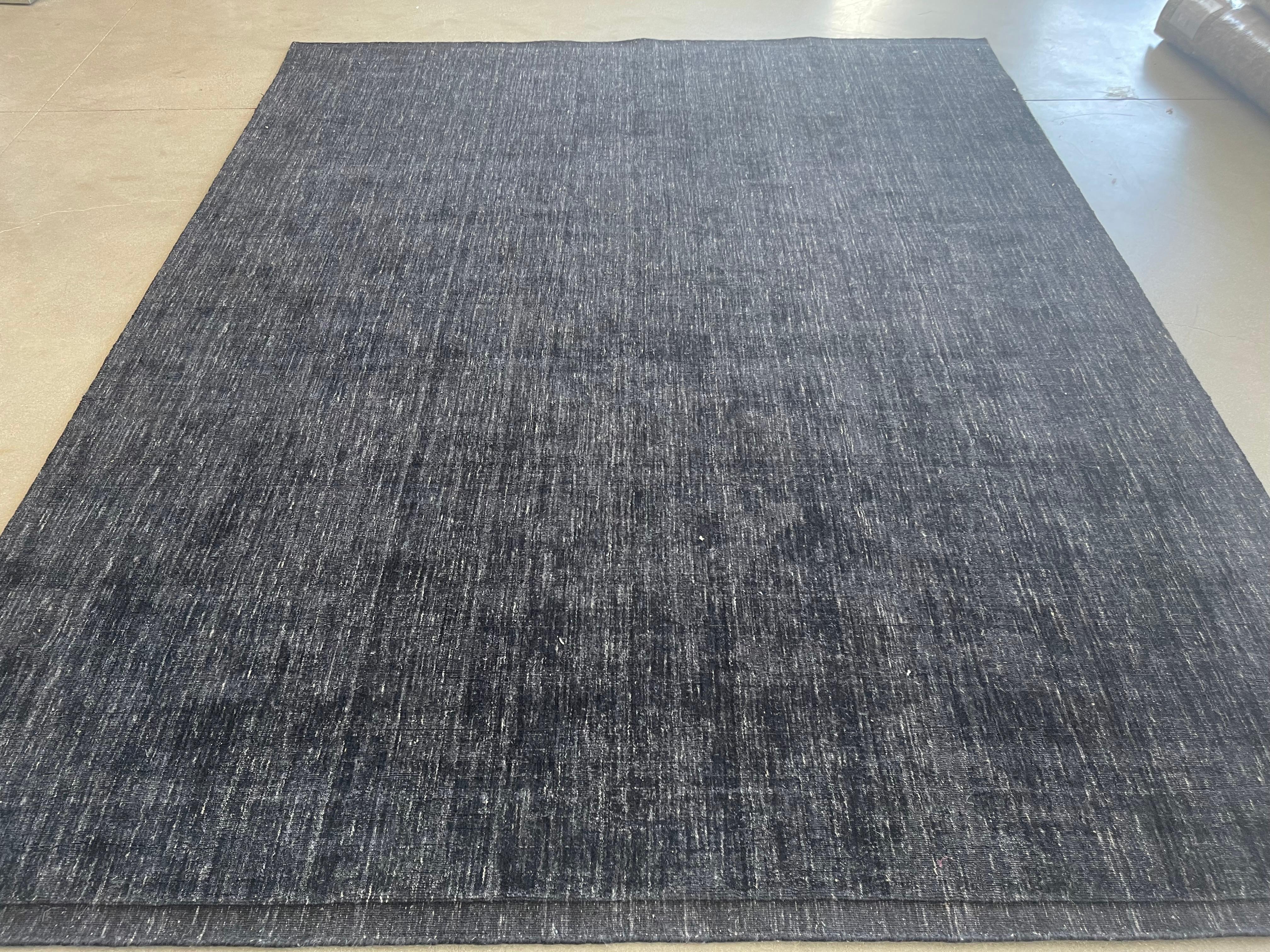 Loop Plain Black and White Design Indian Area Rug In New Condition For Sale In Los Angeles, CA