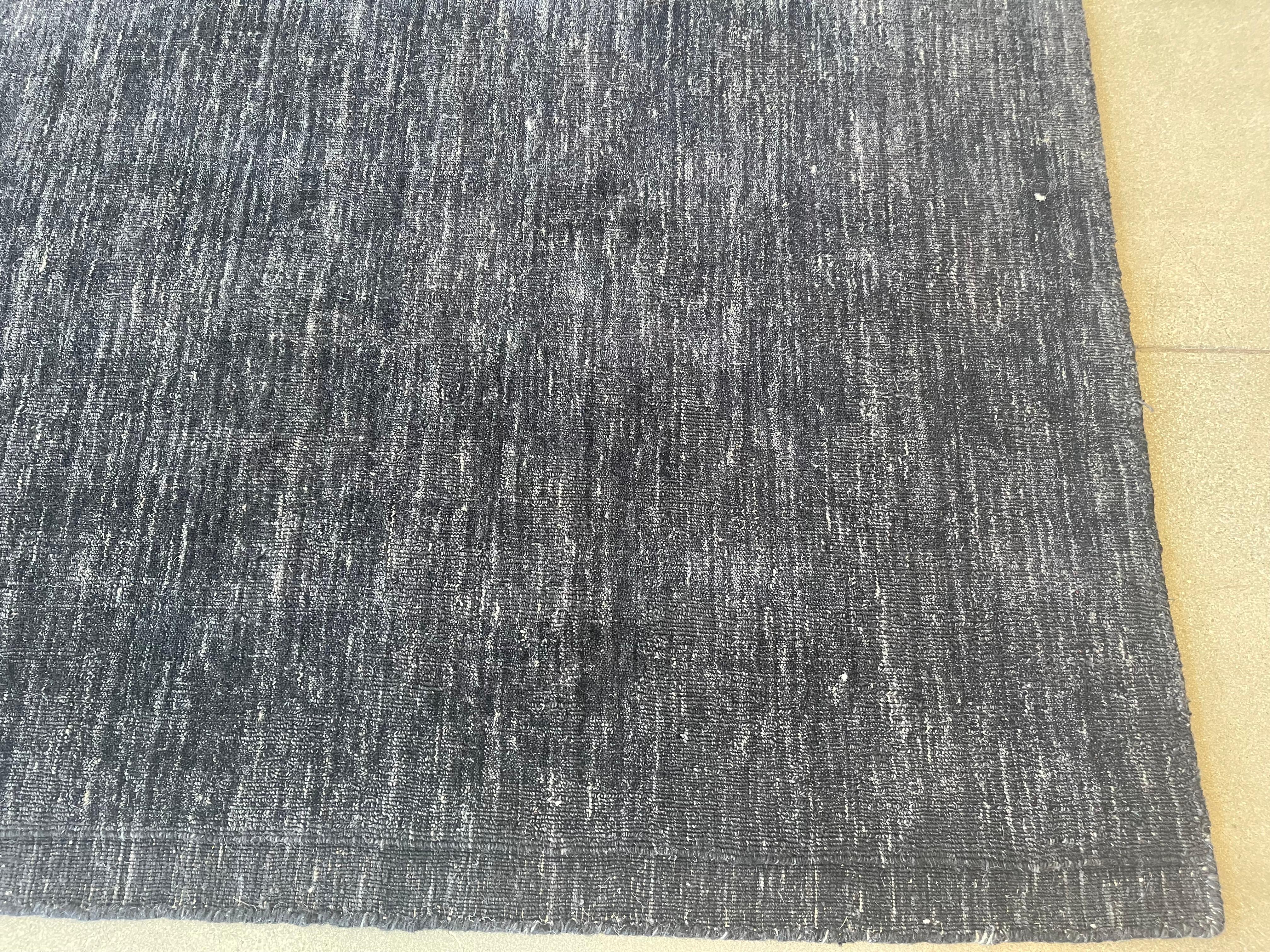 Loop Plain Black and White Design Indian Area Rug For Sale 2