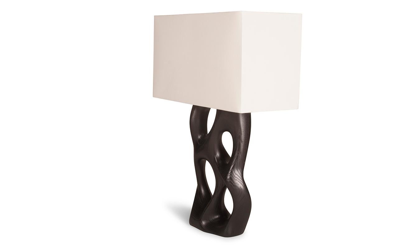 Lámpara de mesa Loop en madera de fresno teñida de ébano y pantalla de seda marfil de Amorph Moderno orgánico en venta
