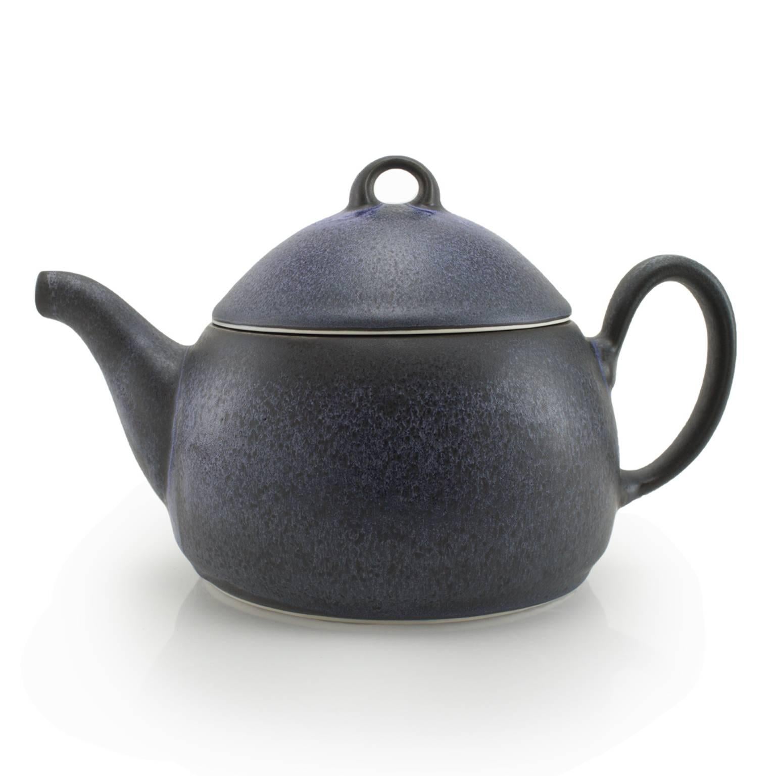 -The Loop teapot steeps your favorite loose leaf tea and pours like a dream - a special collaboration with Shannon Tovey. The Loop teapot is a unique pottery piece that will enhance your tea drinking experience. A perfect excuse to have a teapot,