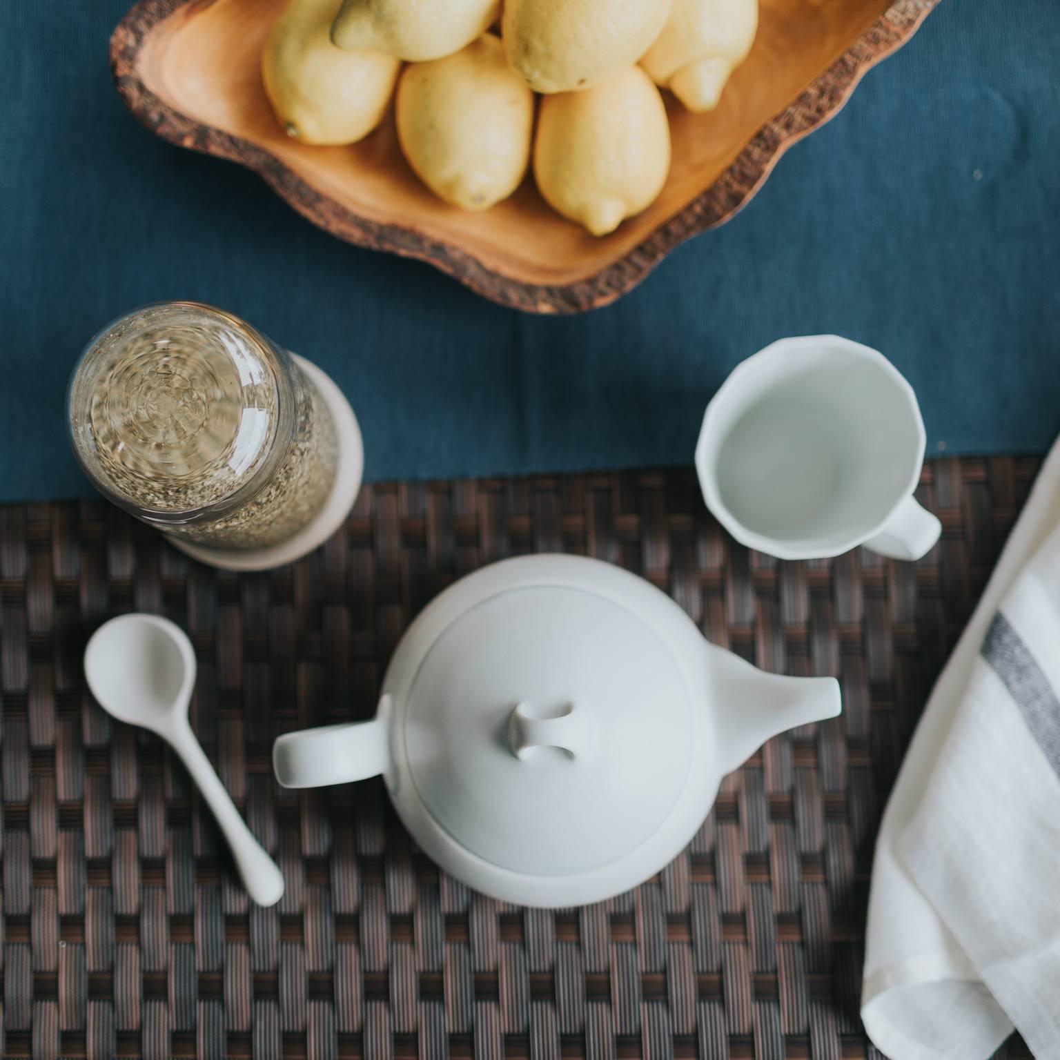 Loop Teapot Matte Black Tea Set with Mugs Contemporary Glazed Porcelain For Sale 9