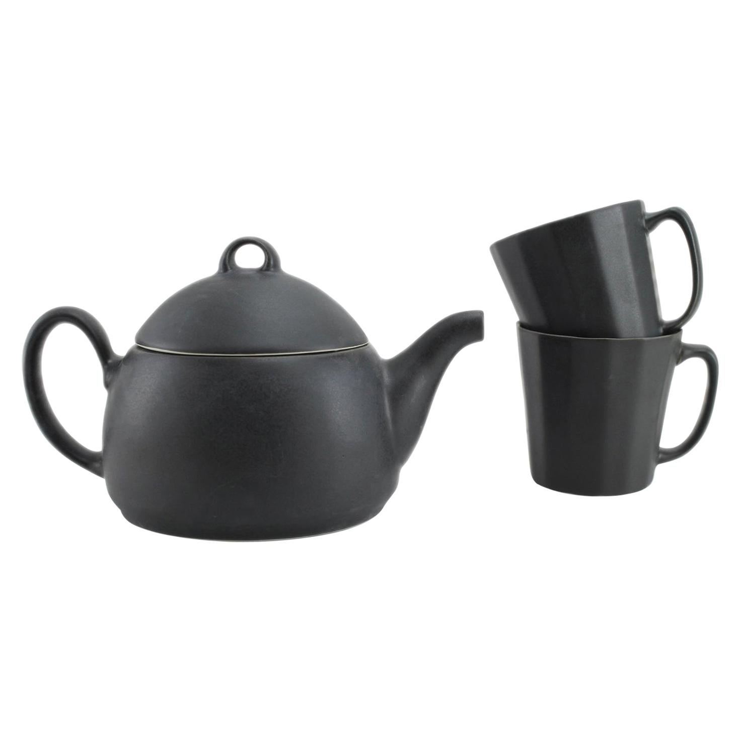 Loop Teapot Matte Black Tea Set with Mugs Contemporary Glazed Porcelain For Sale