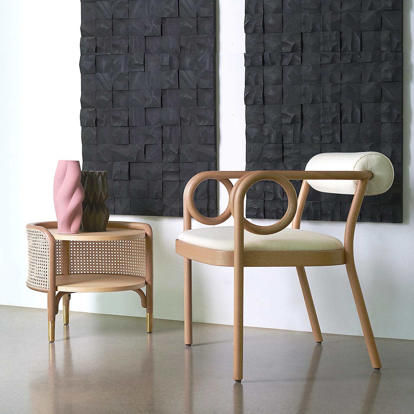 In response to the invitation of the historical maker Gebrüder Thonet Vienna, India Mahdavi has conceived the Loop chair that has the charm of a hand drawing and benefits from their ancestral know-how. The common thread of the Loop materializes the