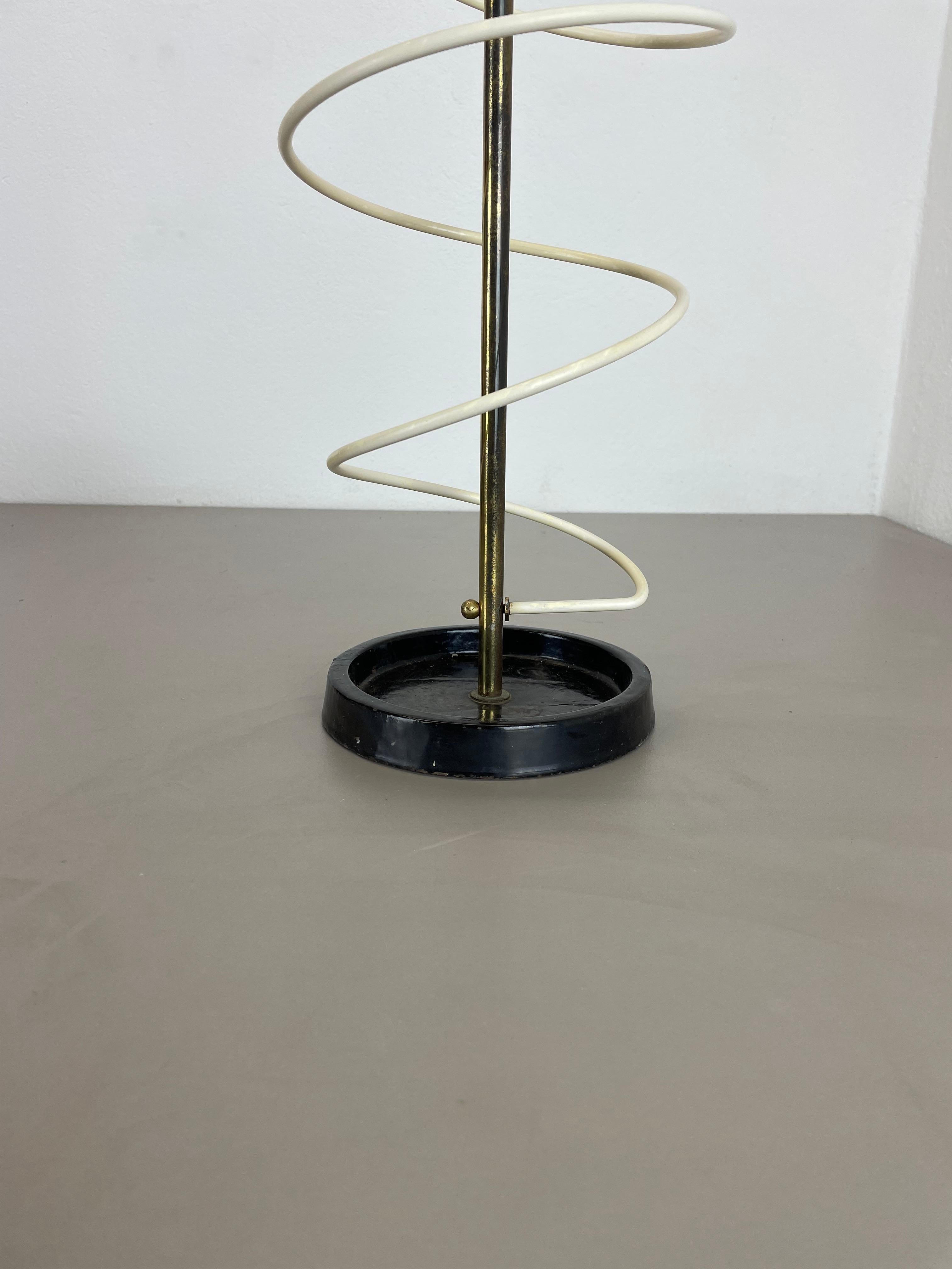 looped form Metal Brass Umbrella Stand by Vereinigte Werkstätten, Germany 1950s In Good Condition In Kirchlengern, DE