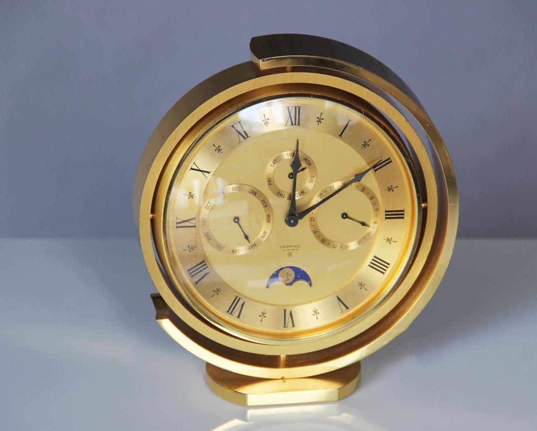 Created by the Swiss company looping. This lovely clock shows hours and minutes, days of the week, months, phases of the moon
An adjustable frame in large brass case. Seven day winding capability.