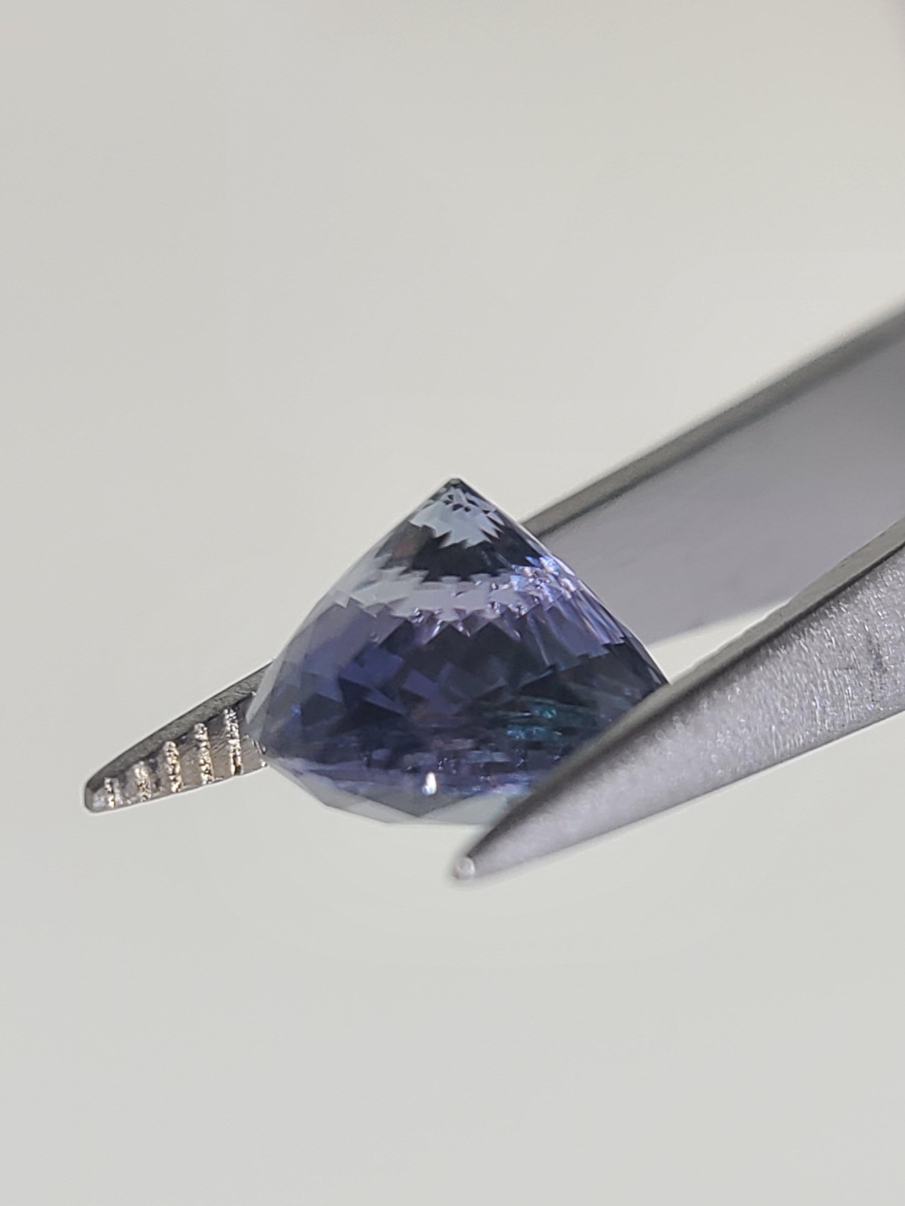 Taille ronde Tanzanite ronde à facettes de 5 carats de 10 mm, pierre unique non sertie en vente