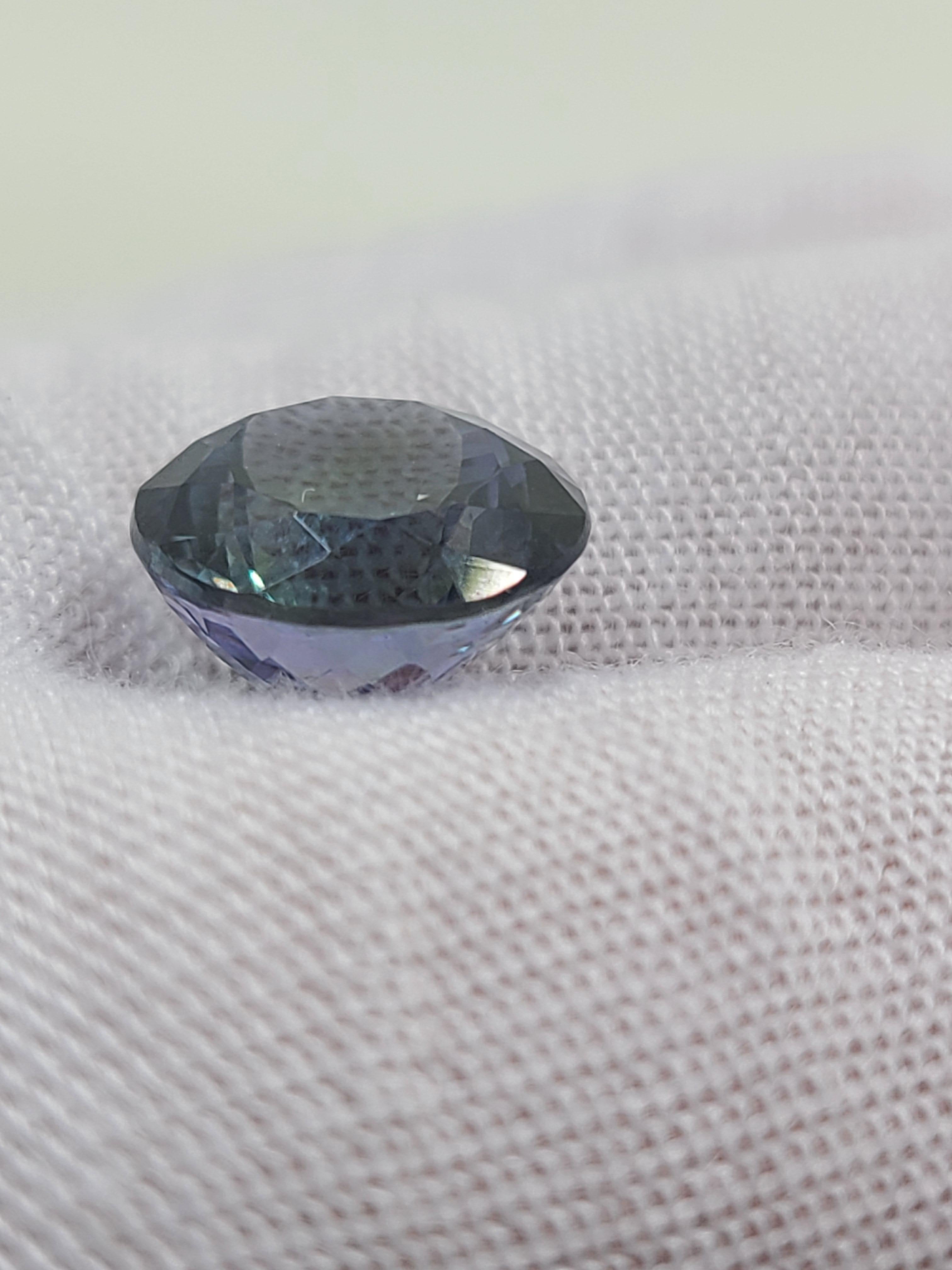Tanzanite ronde à facettes de 5 carats de 10 mm, pierre unique non sertie en vente 3