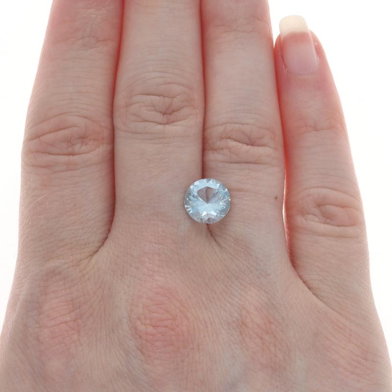 Loser Aquamarin – runder 2.30 Karat Blauer Solitär für Damen oder Herren im Angebot