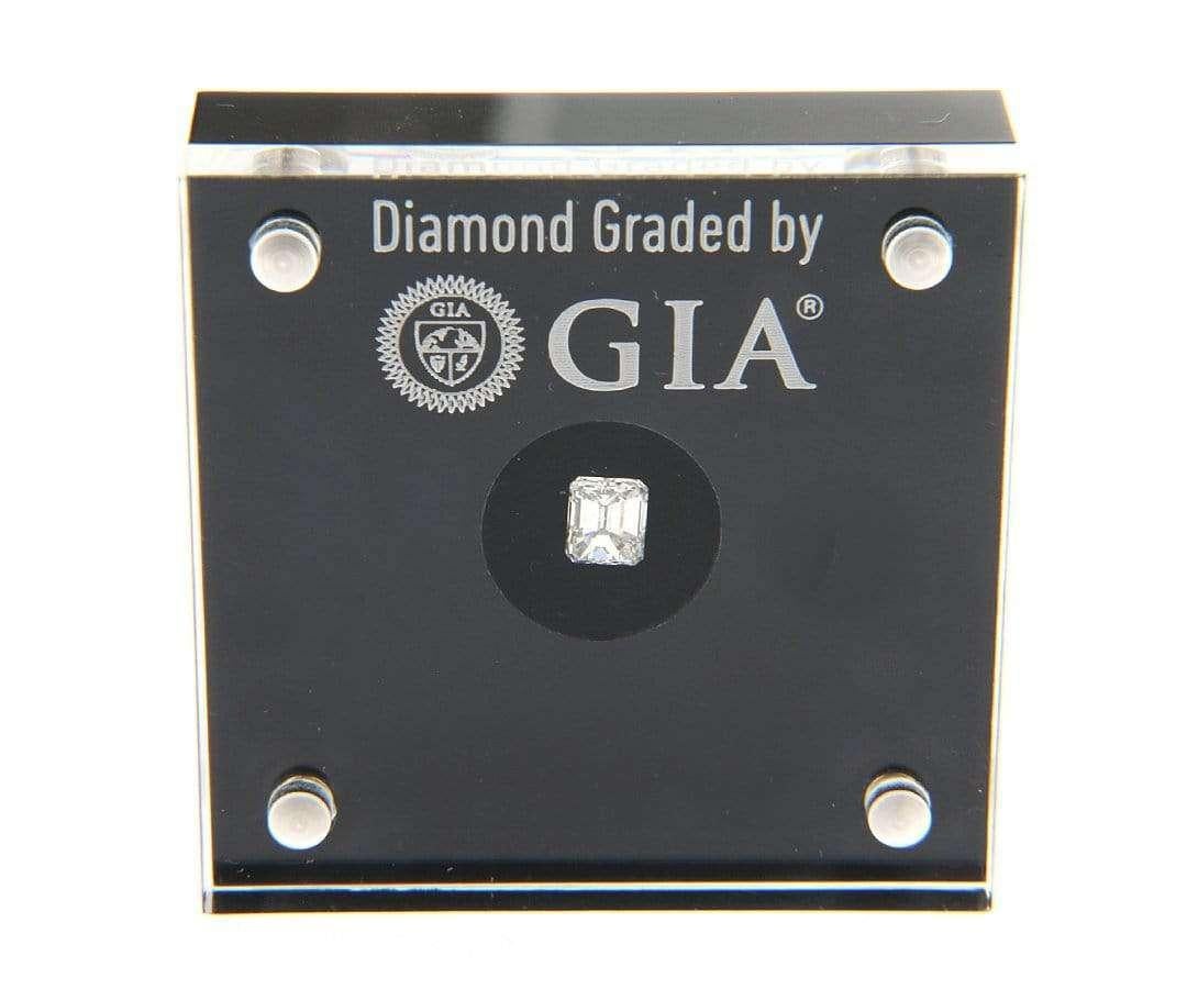Loose Diamond, 0.96 CT, GIA Certified, Emerald Cut For Sale 2