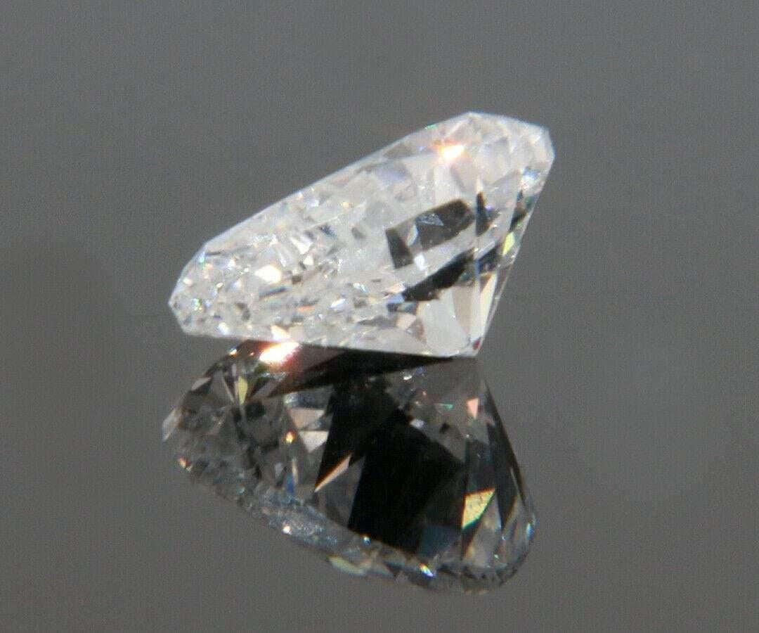 Loose Diamond, 0.96ct, GIA Certified, Pear Brilliant Cut For Sale 2