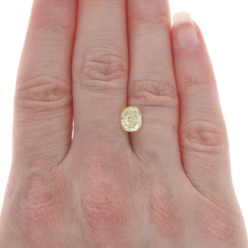 Taille coussin Solitaire I1 jaune intense fantaisie taille coussin de 1,81 carat certifié GIA en vente