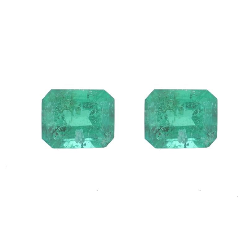 Emeraudes en vrac - Emerald Cut .71ctw Green Matched Pair Neuf - En vente à Greensboro, NC